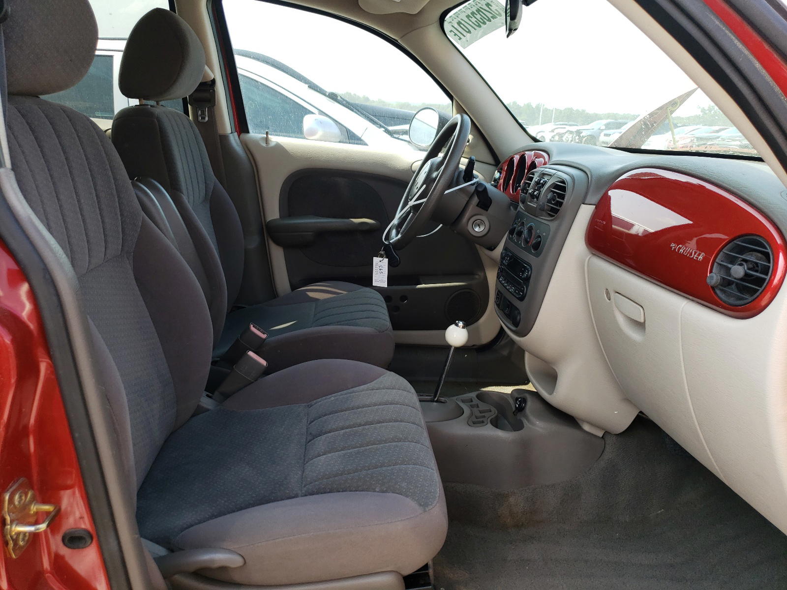 Photo 5 from auction – 2004 CHRYSLER PT CRUISER with VIN 3C4FY48B24T295692