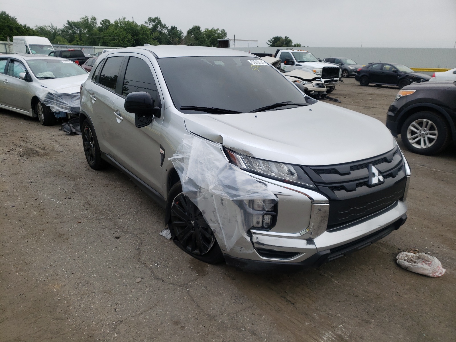 MITSUBISHI OUTLANDER 2021 with VIN JA4APUAU4MU003582 - Photo from auction