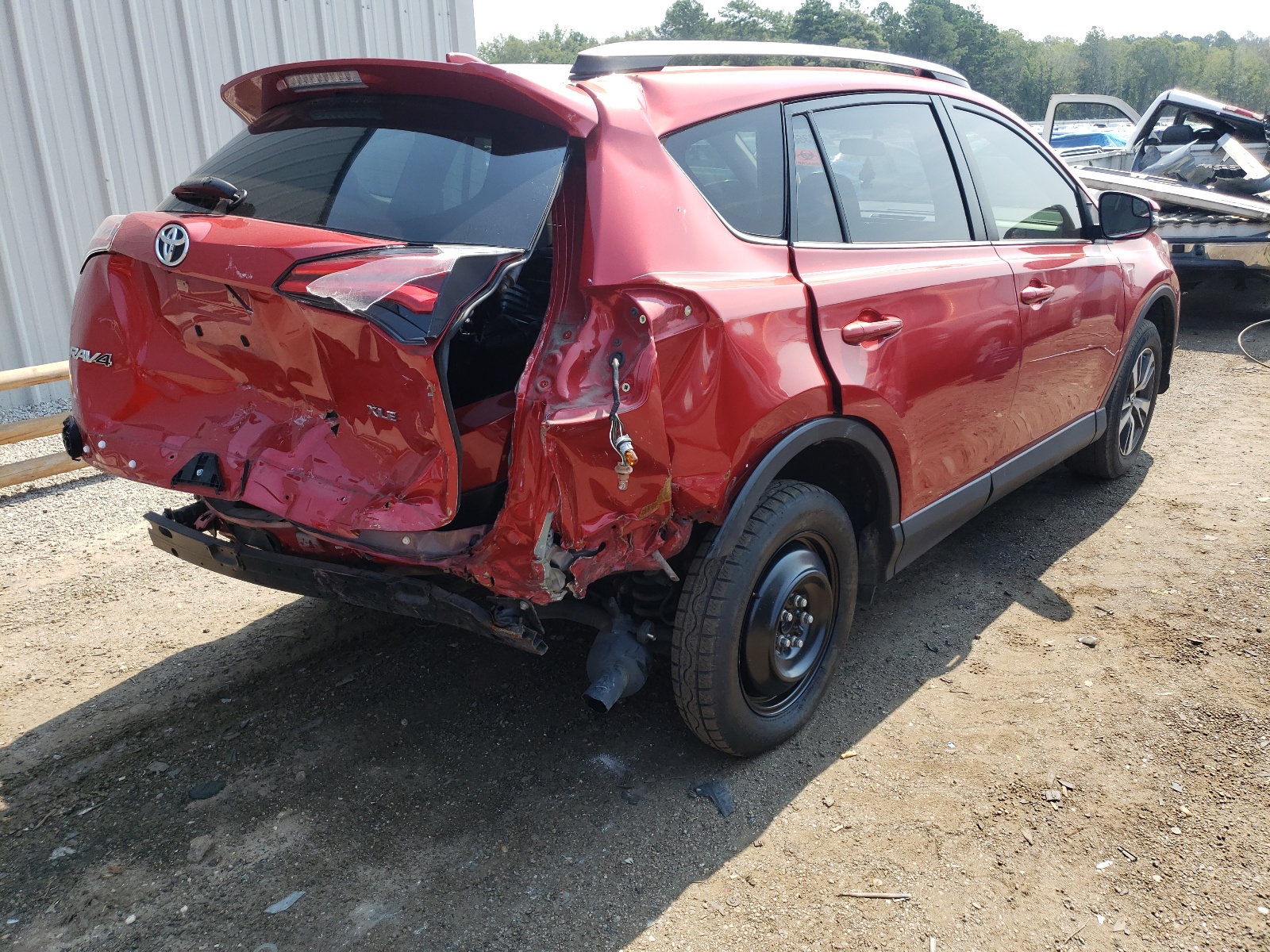 Photo 4 from auction – 2016 TOYOTA RAV4 XLE with VIN JTMWFREV4GJ075838