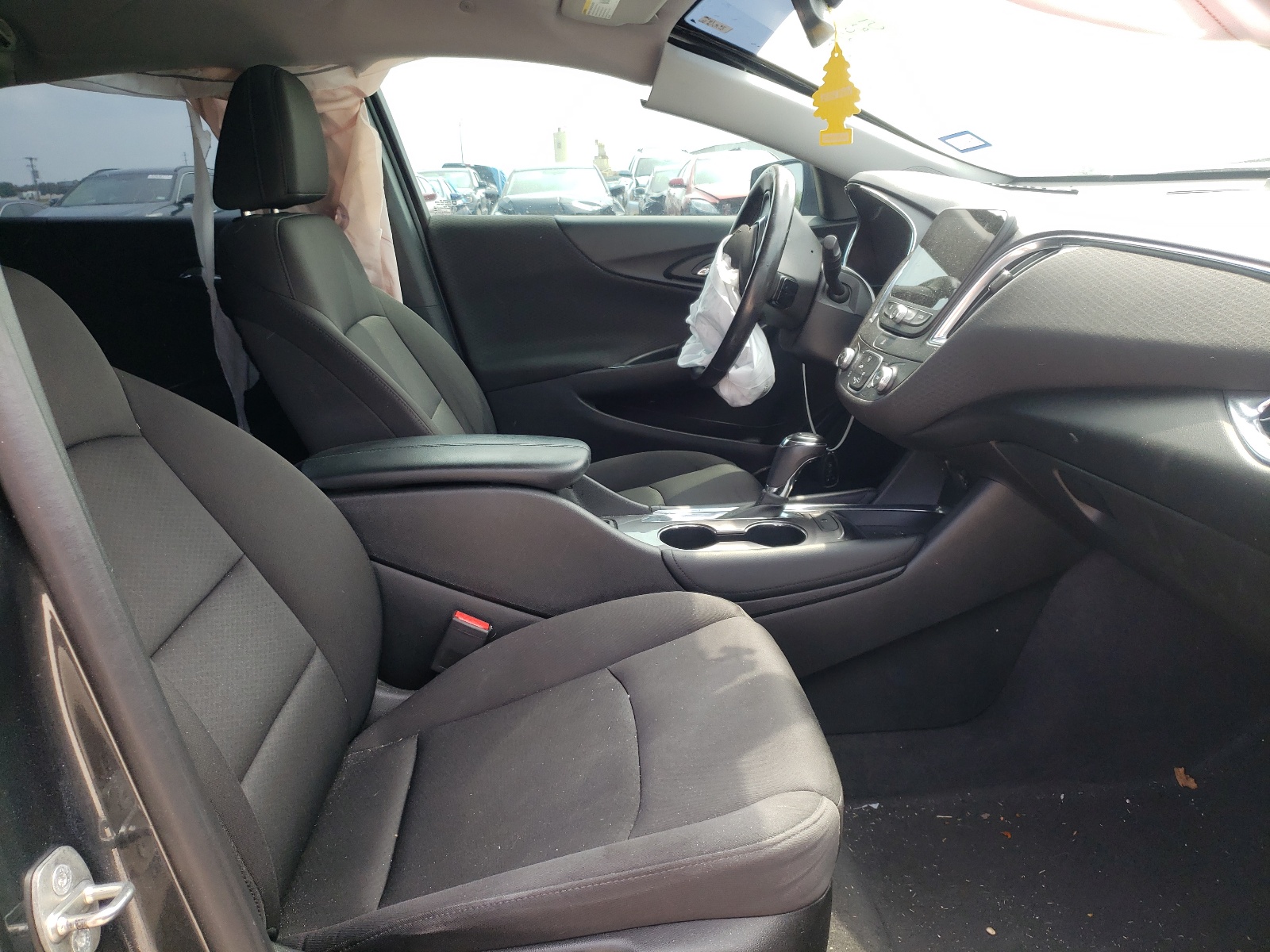 Photo 5 from auction – 2018 CHEVROLET MALIBU LT with VIN 1G1ZD5ST4JF209118