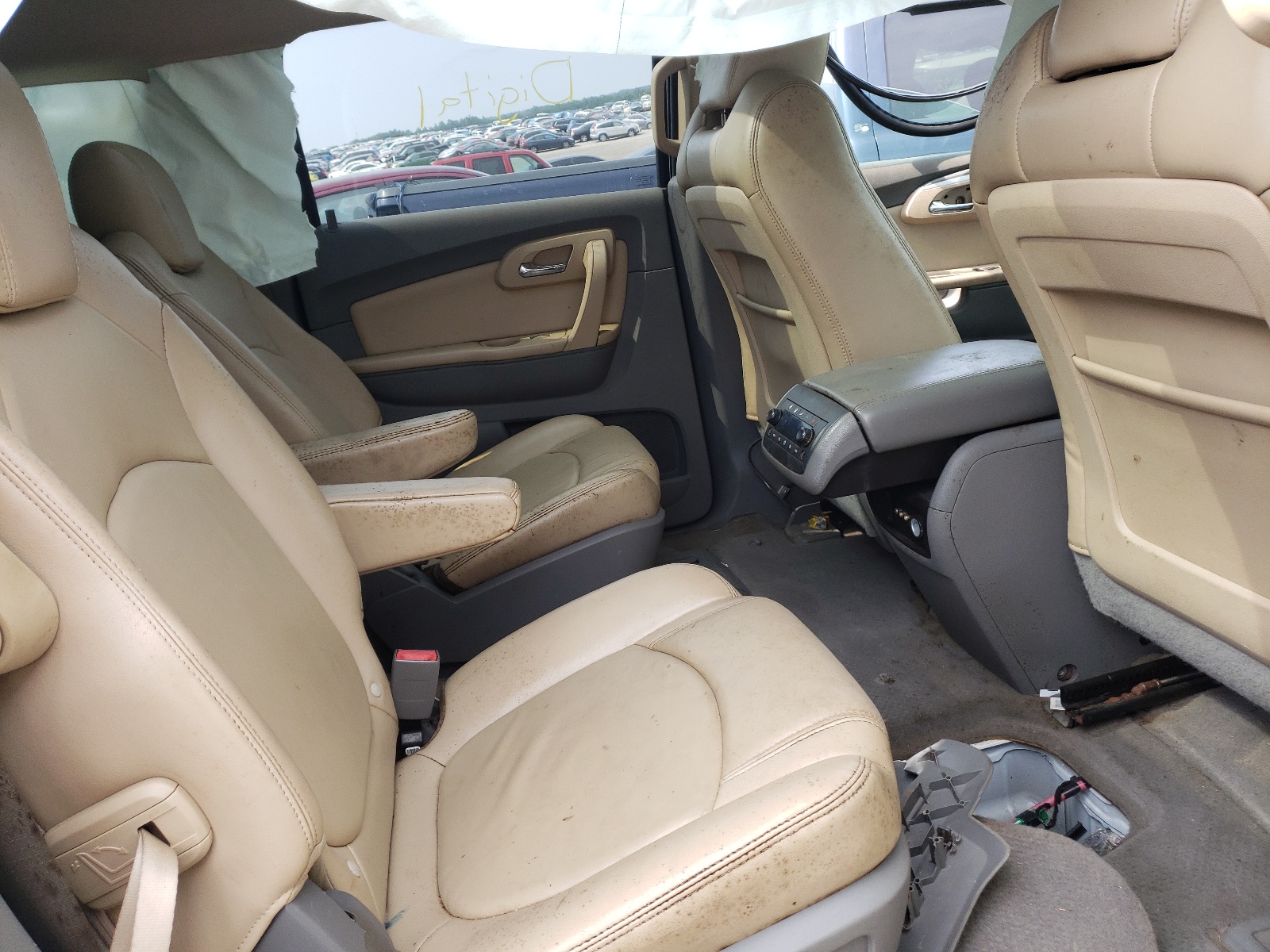 Photo 6 from auction – 2010 CHEVROLET TRAVERSE L with VIN 1GNLRGED9AS115460