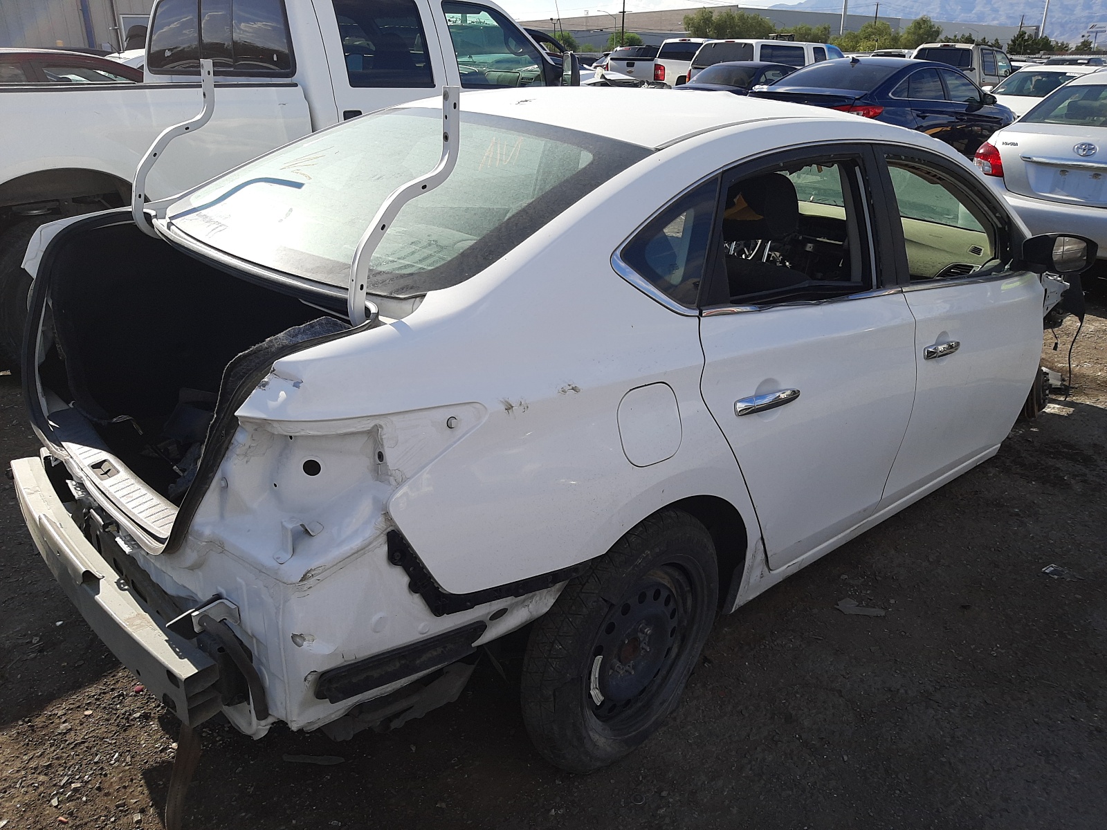 Photo 4 from auction – 2015 NISSAN SENTRA S with VIN 3N1AB7APXFL667966