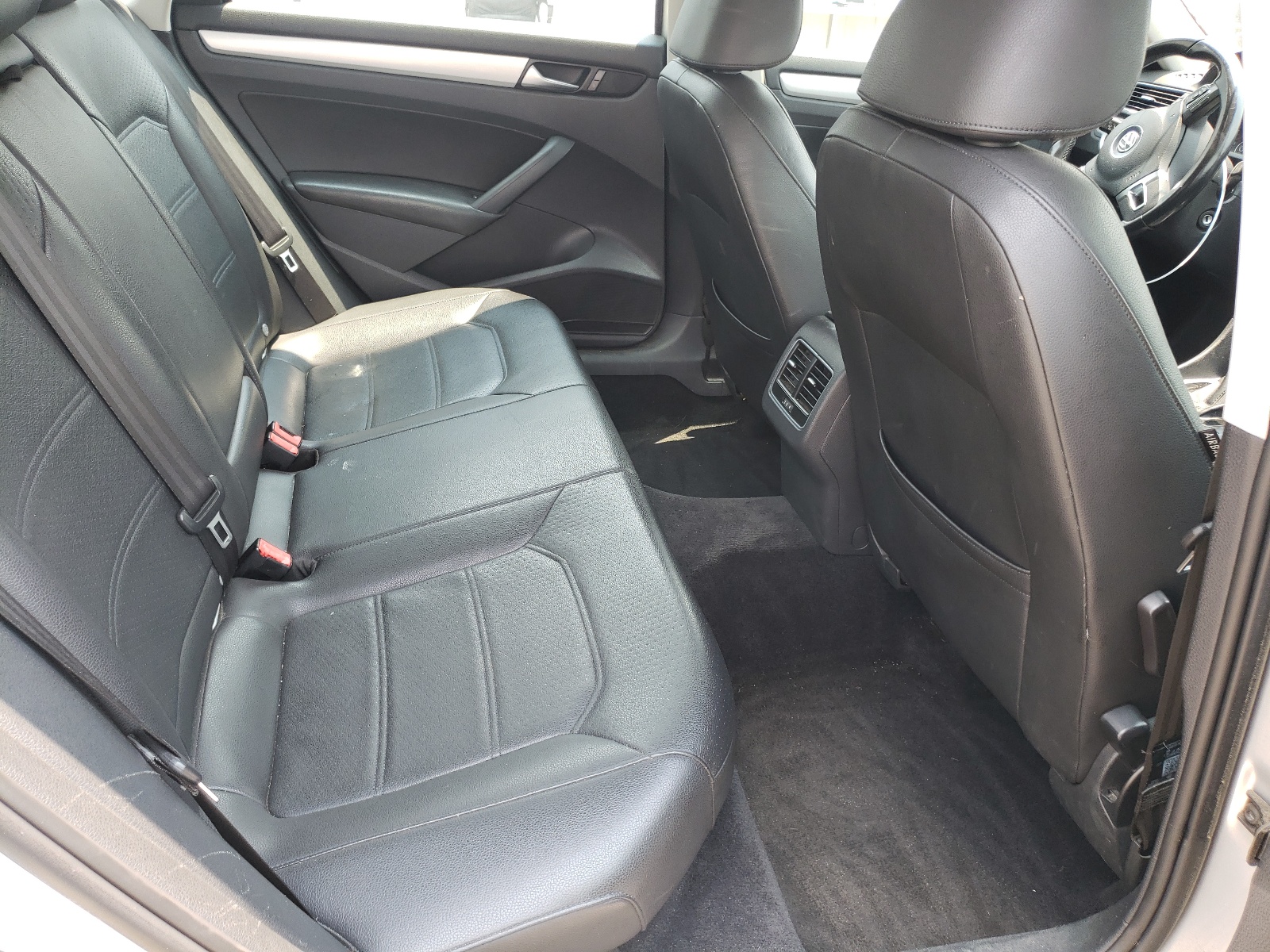 Photo 6 from auction – 2013 VOLKSWAGEN PASSAT SE with VIN 1VWBP7A32DC043441