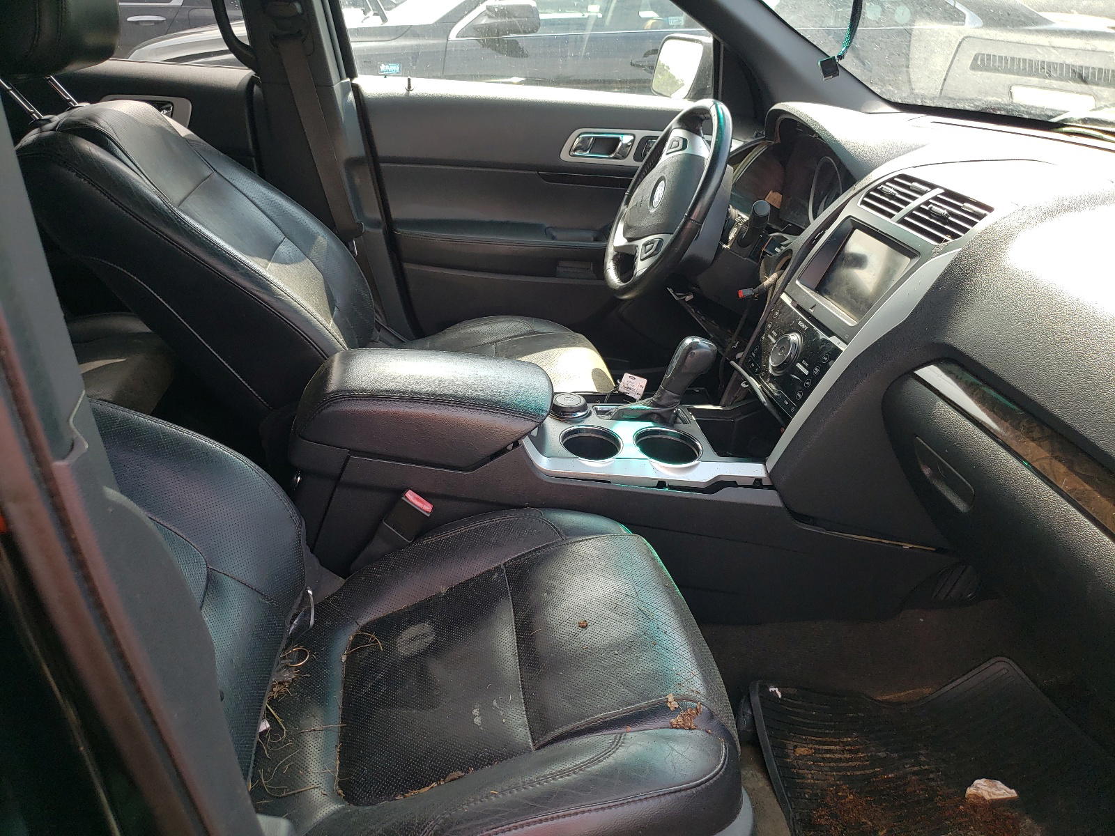 Photo 5 from auction – 2011 FORD EXPLORER L with VIN 1FMHK8F86BGA55583