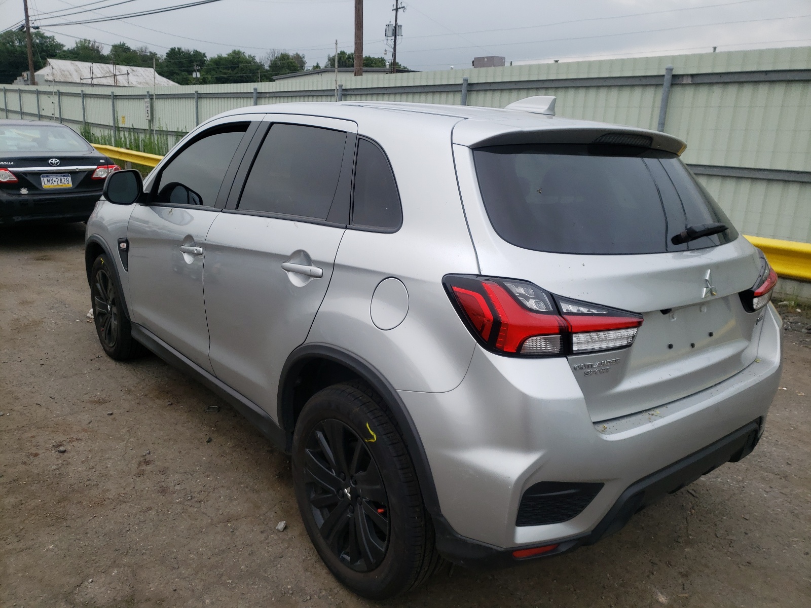 Photo 3 from auction – 2021 MITSUBISHI OUTLANDER with VIN JA4APUAU4MU003582
