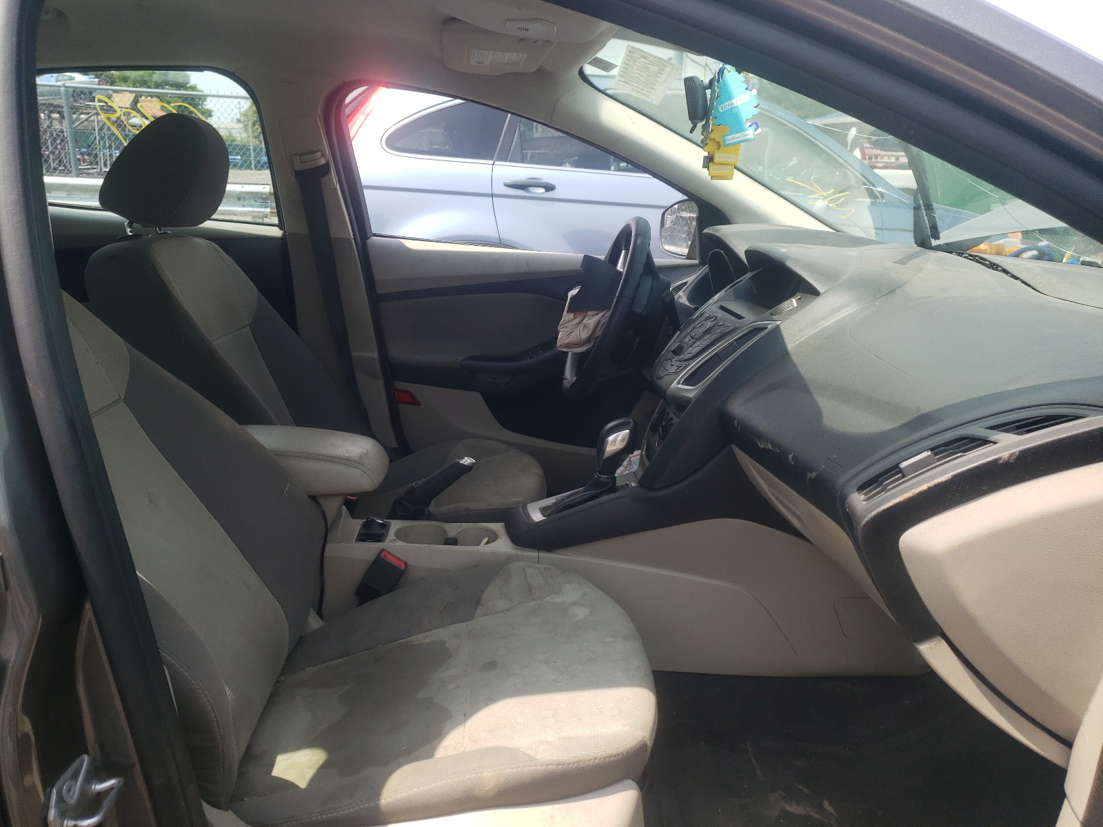 Zdjęcie 5 z aukcji – 2014 FORD FOCUS SE z VIN 1FADP3F24EL351352