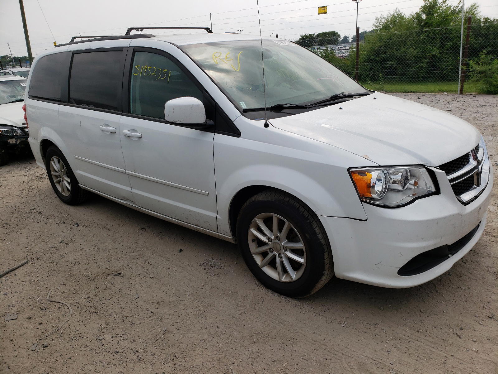 DODGE GRAND CARA 2016 with VIN 2C4RDGCG2GR179915 - Photo from auction