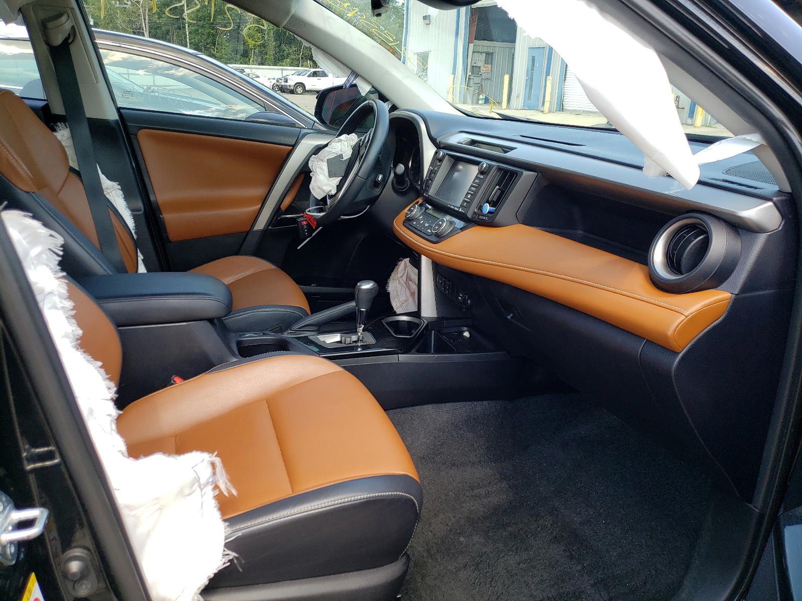 Photo 5 from auction – 2016 TOYOTA RAV4 LIMIT with VIN 2T3DFREV3GW472627