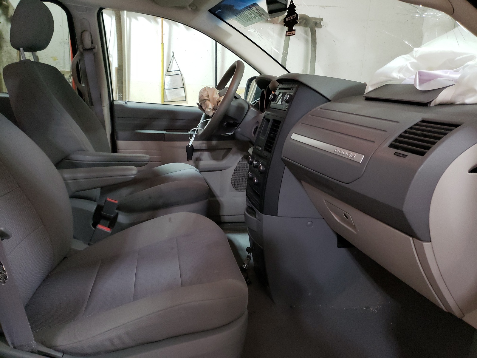 Photo 5 from auction – 2008 DODGE GRAND CARA with VIN 2D8HN44H68R733412