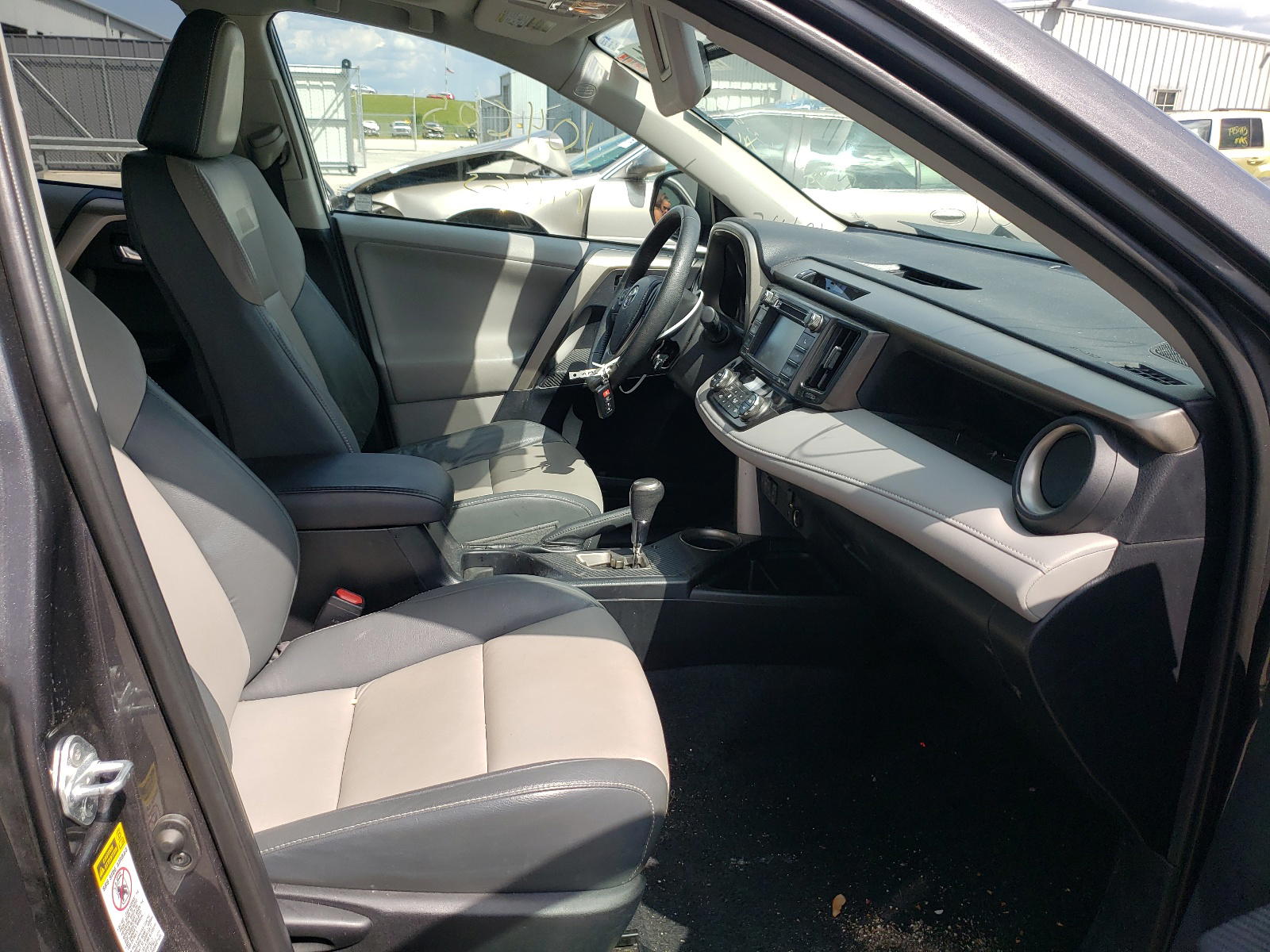 Photo 5 from auction – 2013 TOYOTA RAV4 LIMIT with VIN 2T3DFREV1DW050920