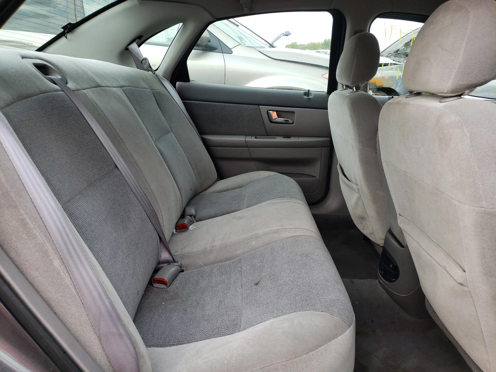 Photo 6 from auction – 2002 FORD TAURUS SE with VIN 1FAFP53U62G166850