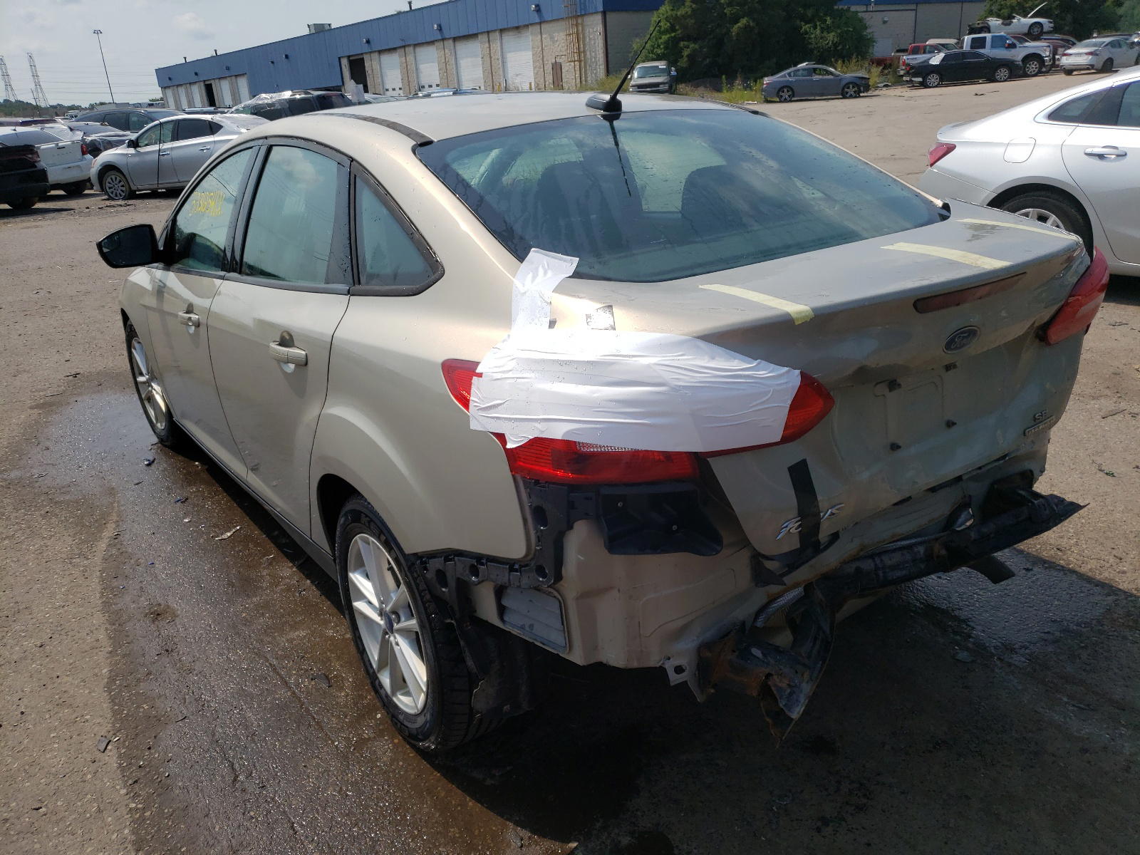 Photo 3 from auction – 2015 FORD FOCUS SE with VIN 1FADP3F20FL384351