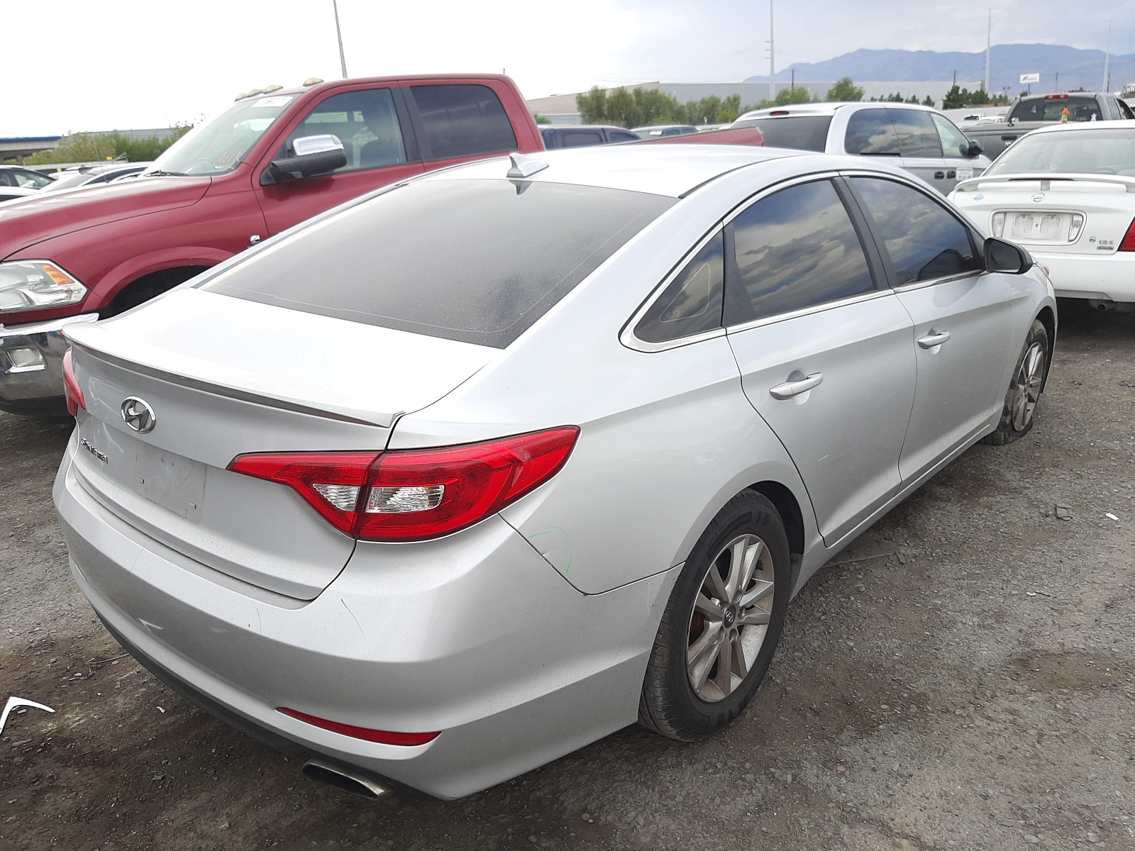 Photo 4 from auction – 2016 HYUNDAI SONATA SE with VIN 5NPE24AF1GH302534