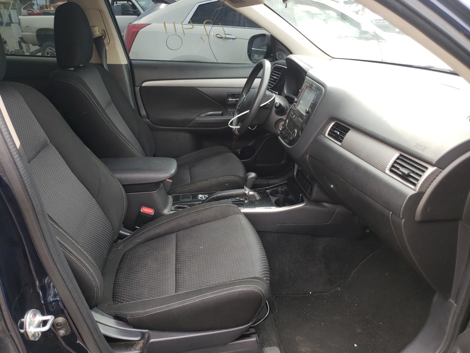 Photo 5 from auction – 2018 MITSUBISHI OUTLANDER with VIN JA4AZ3A36JJ005598