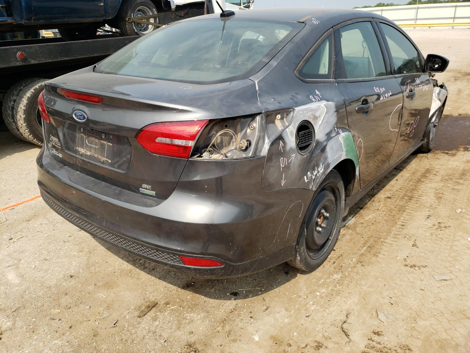 Photo 4 from auction – 2018 FORD FOCUS SE with VIN 1FADP3FE1JL204586