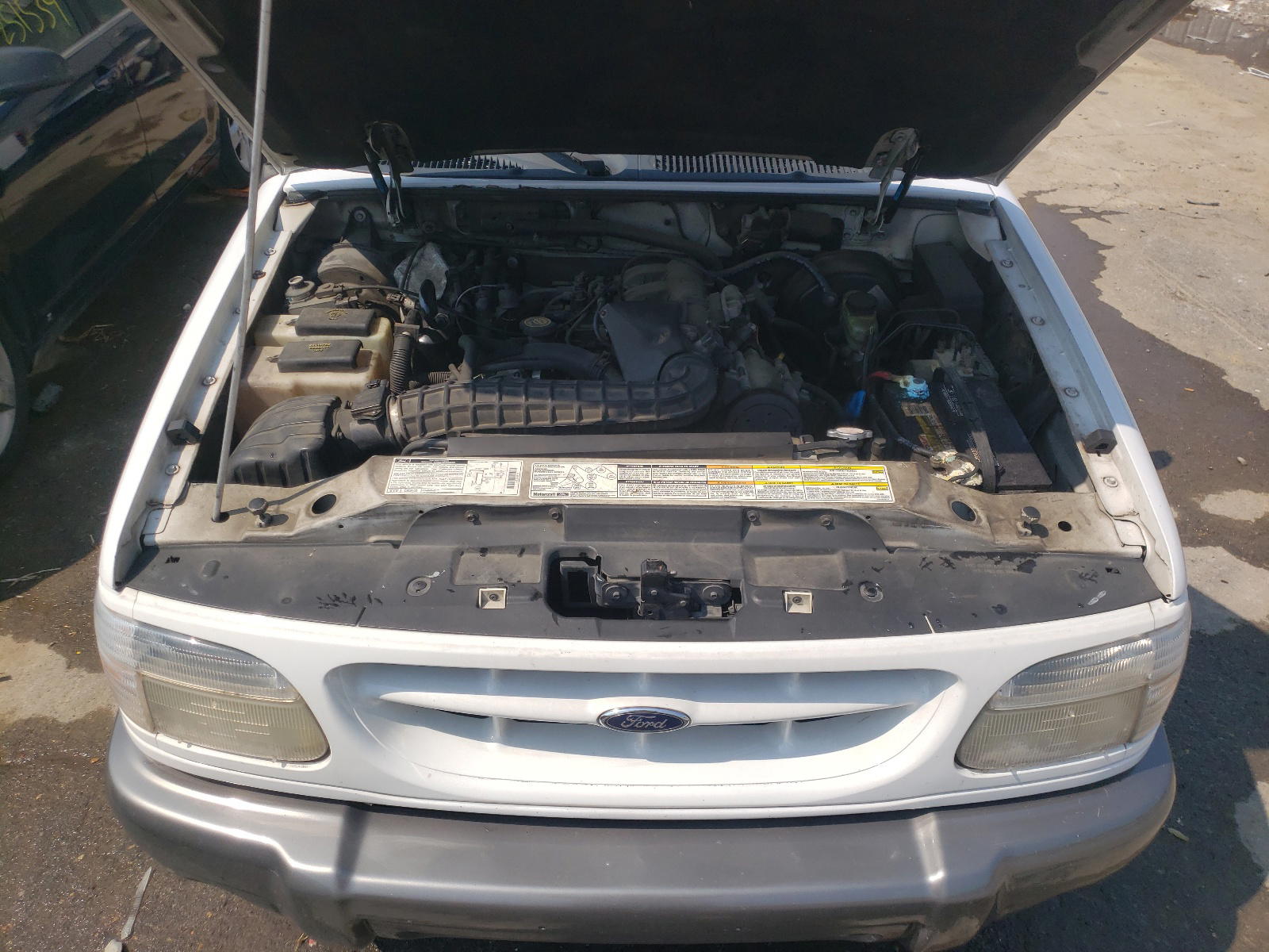 Photo 7 from auction – 2000 FORD EXPLORER S with VIN 1FMYU60X2YUA71031