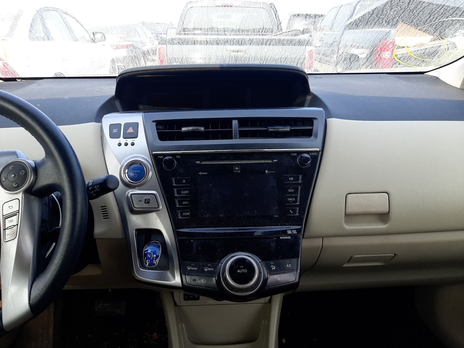 Photo 9 from auction – 2016 TOYOTA PRIUS V with VIN JTDZN3EU4GJ043119