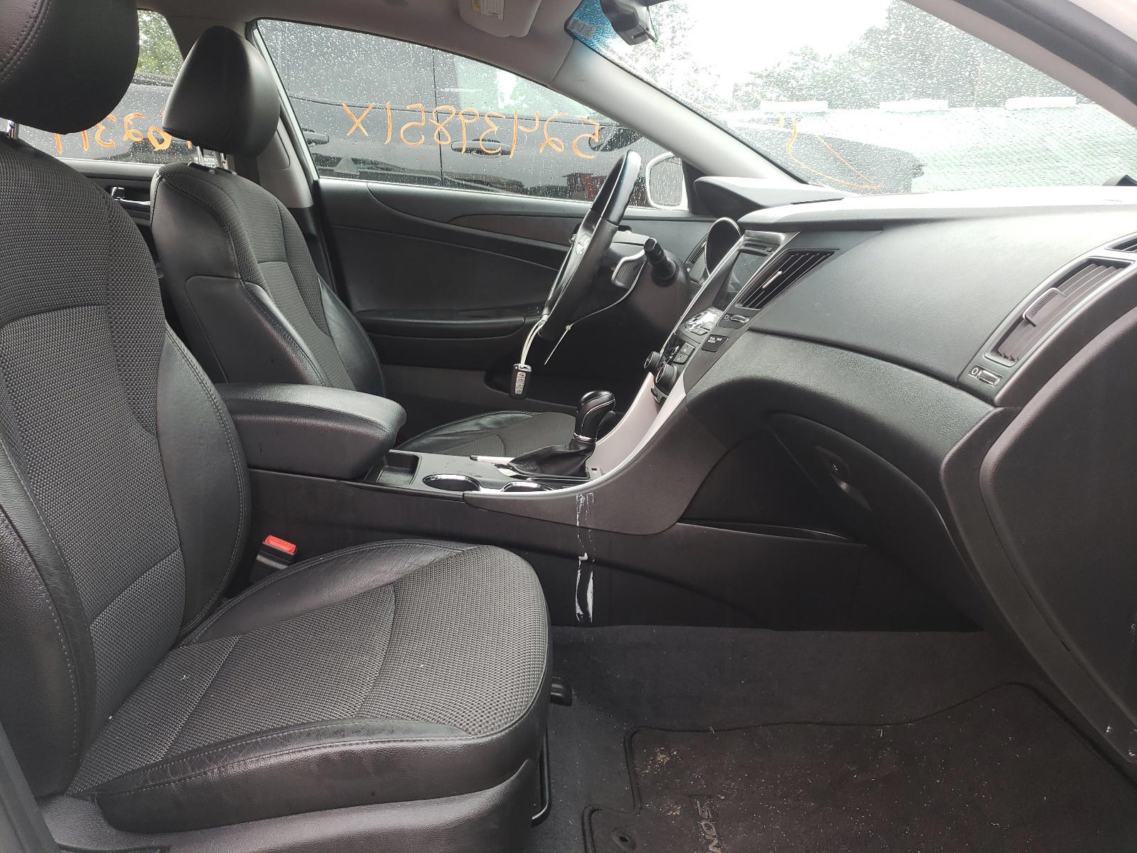 Photo 5 from auction – 2012 HYUNDAI SONATA SE with VIN 5NPEC4AC6CH410094