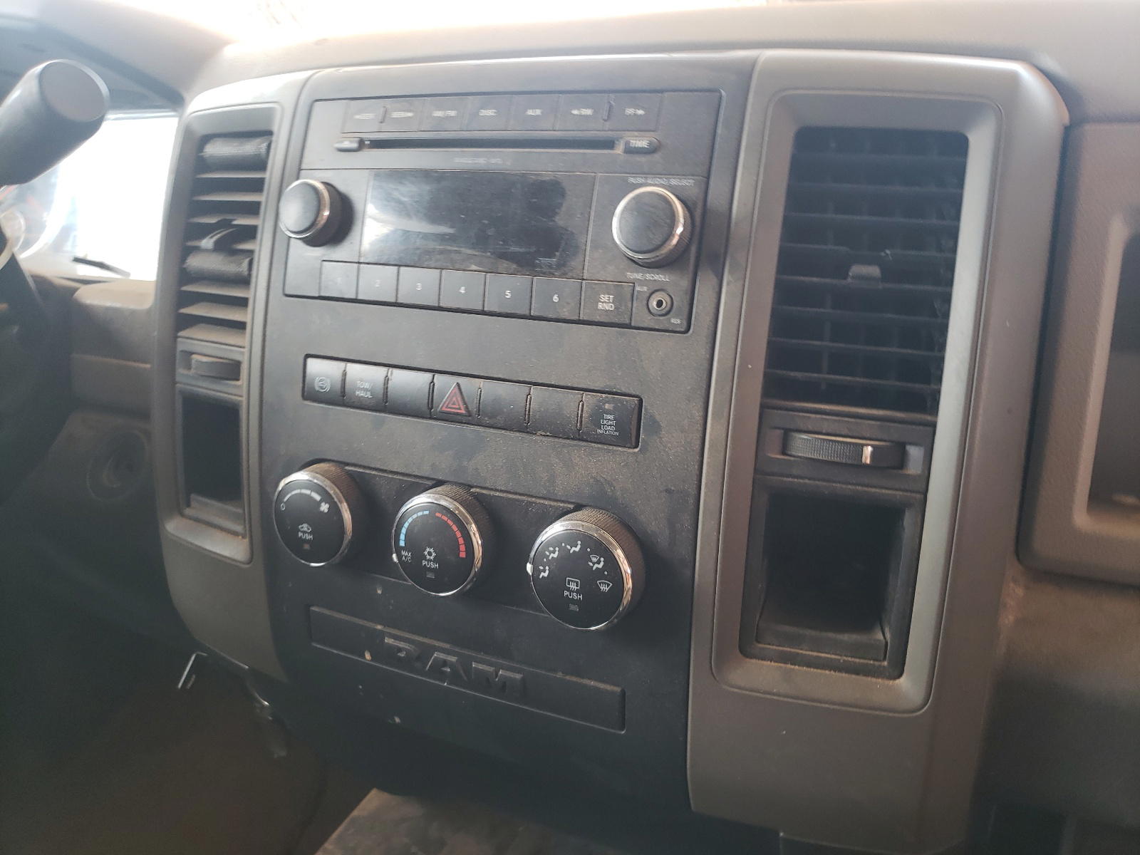 Photo 9 from auction – 2011 DODGE RAM 2500 with VIN 3D7UT2CL0BG613637
