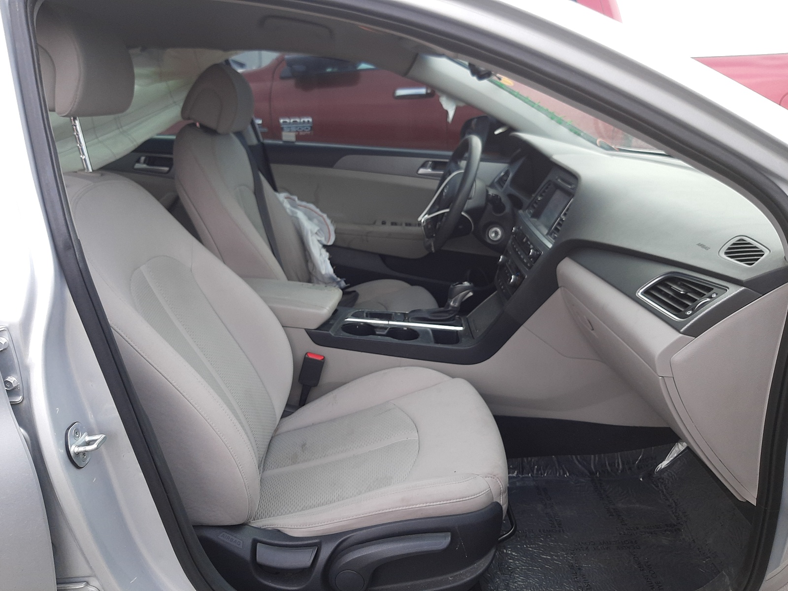 Photo 5 from auction – 2016 HYUNDAI SONATA SE with VIN 5NPE24AF1GH302534