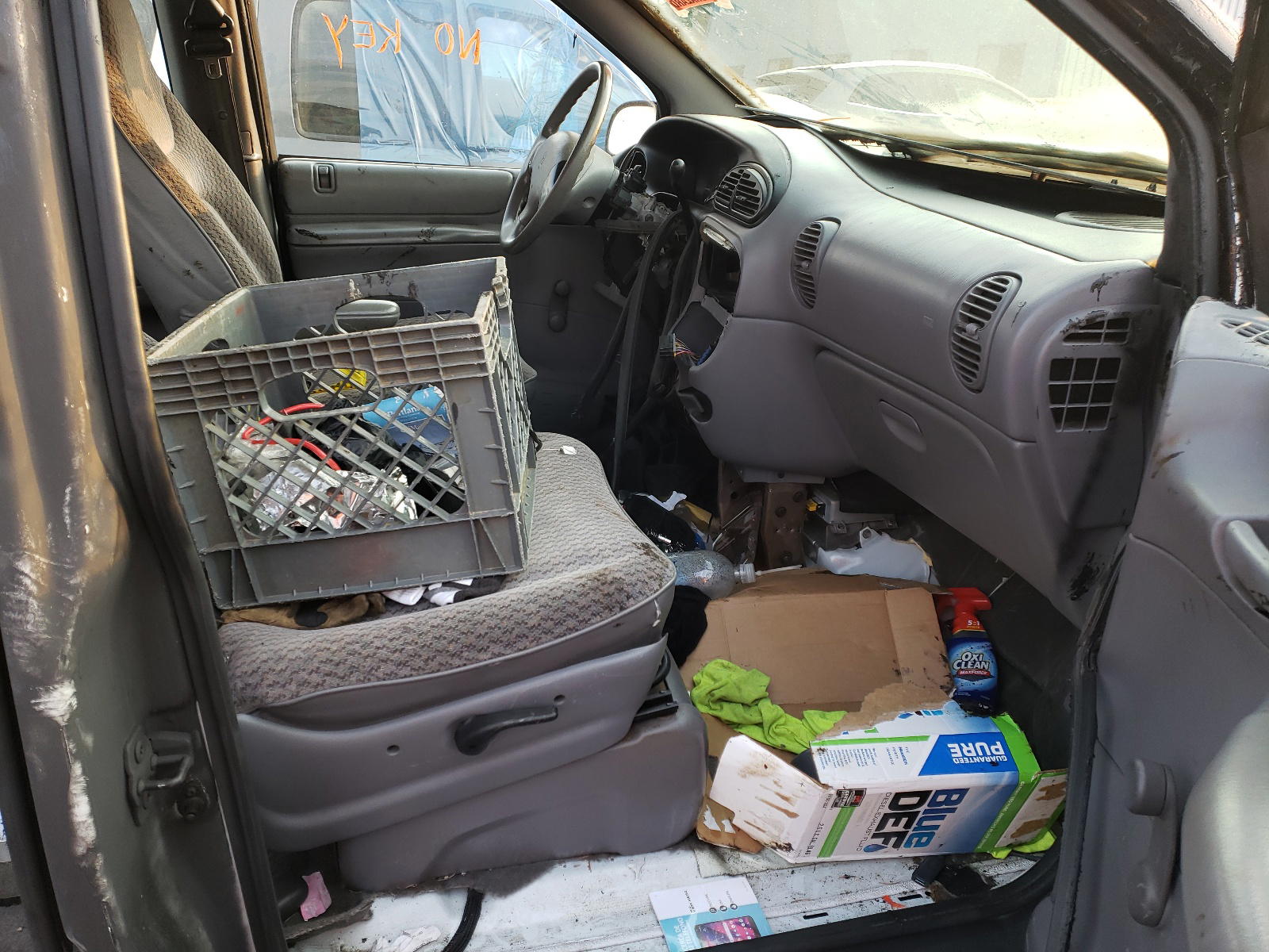 Photo 5 from auction – 2000 DODGE CARAVAN with VIN 2B4GP2532YR501544