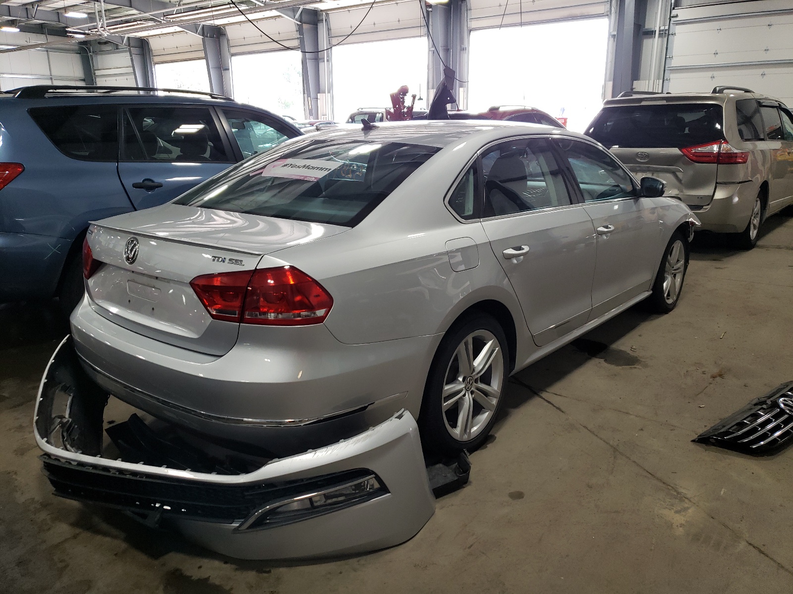 Photo 4 from auction – 2015 VOLKSWAGEN PASSAT SEL with VIN 1VWCV7A36FC074902