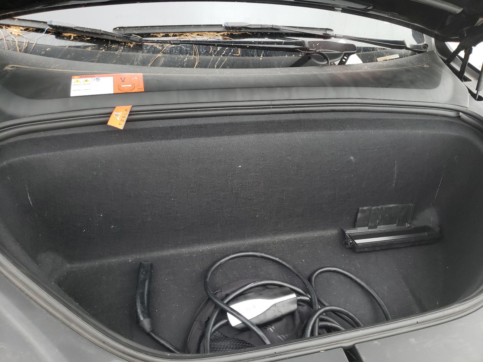 Photo 7 from auction – 2017 TESLA MODEL X with VIN 5YJXCDE2XHF053924