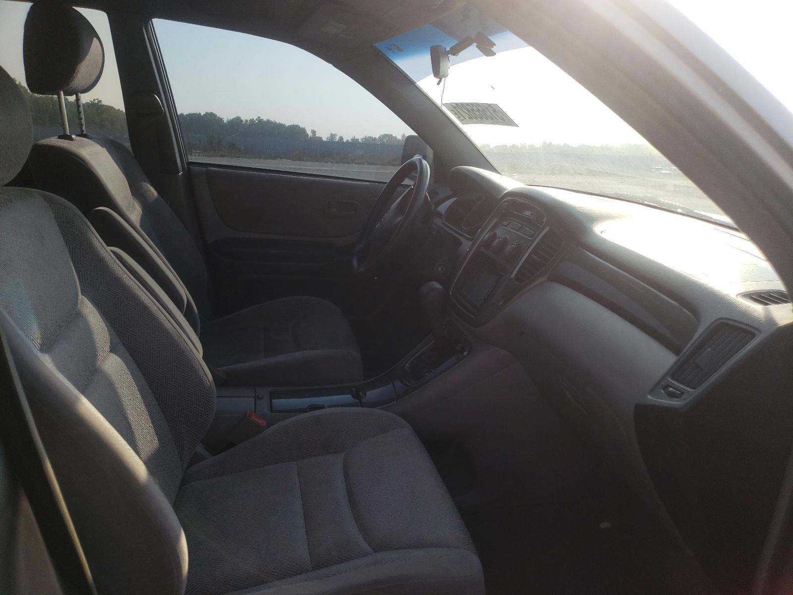 Photo 5 from auction – 2003 TOYOTA HIGHLANDER with VIN JTEGF21A830120936