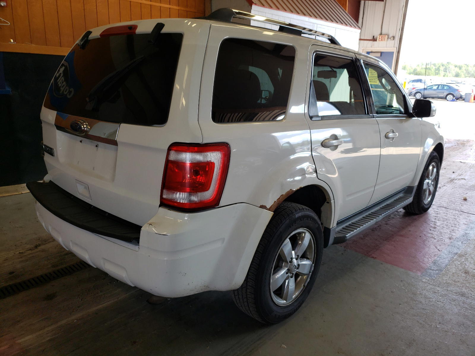 Photo 4 from auction – 2010 FORD ESCAPE LIM with VIN 1FMCU9E77AKA04947