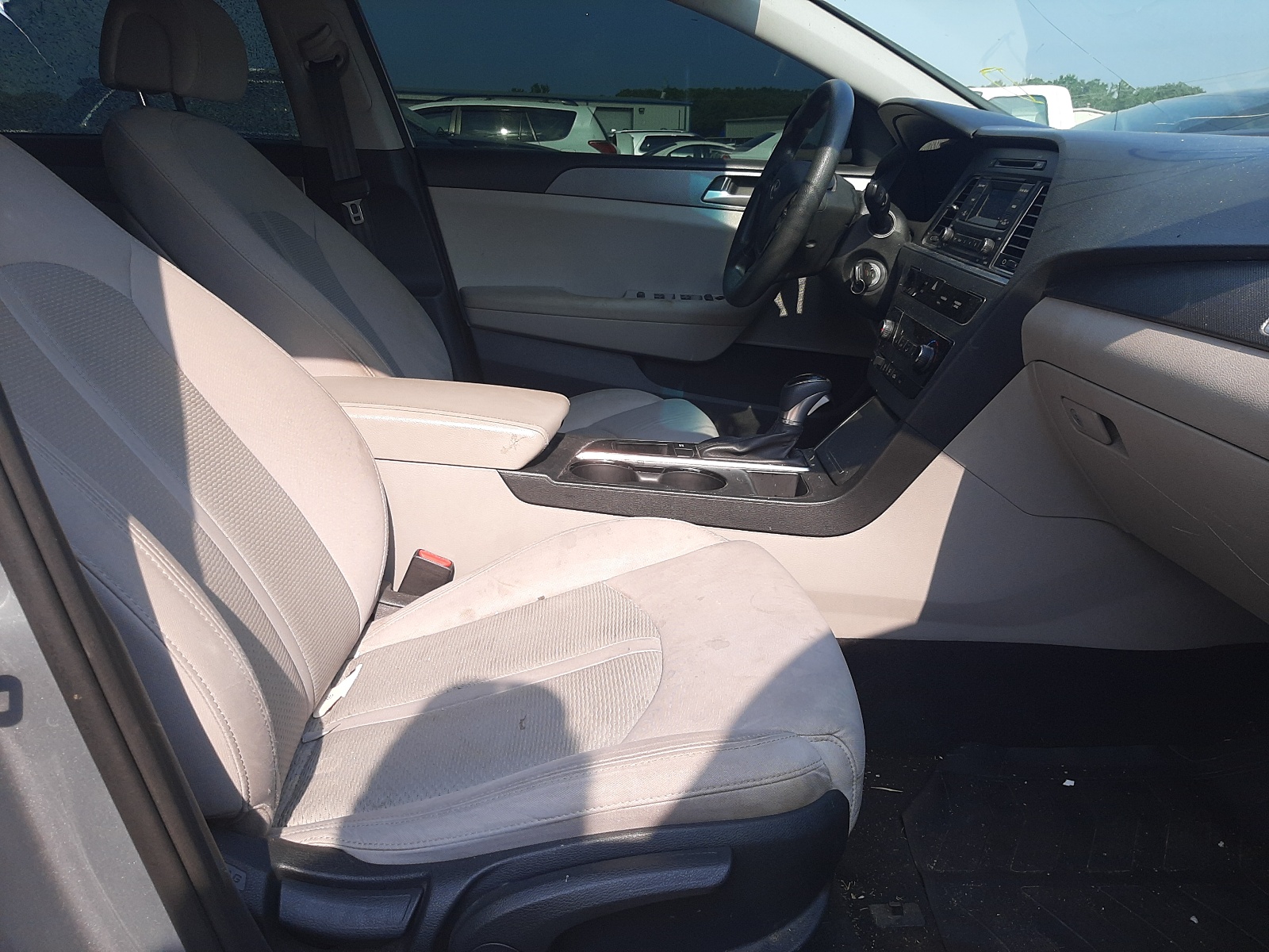 Photo 5 from auction – 2015 HYUNDAI SONATA SE with VIN 5NPE24AF9FH022181