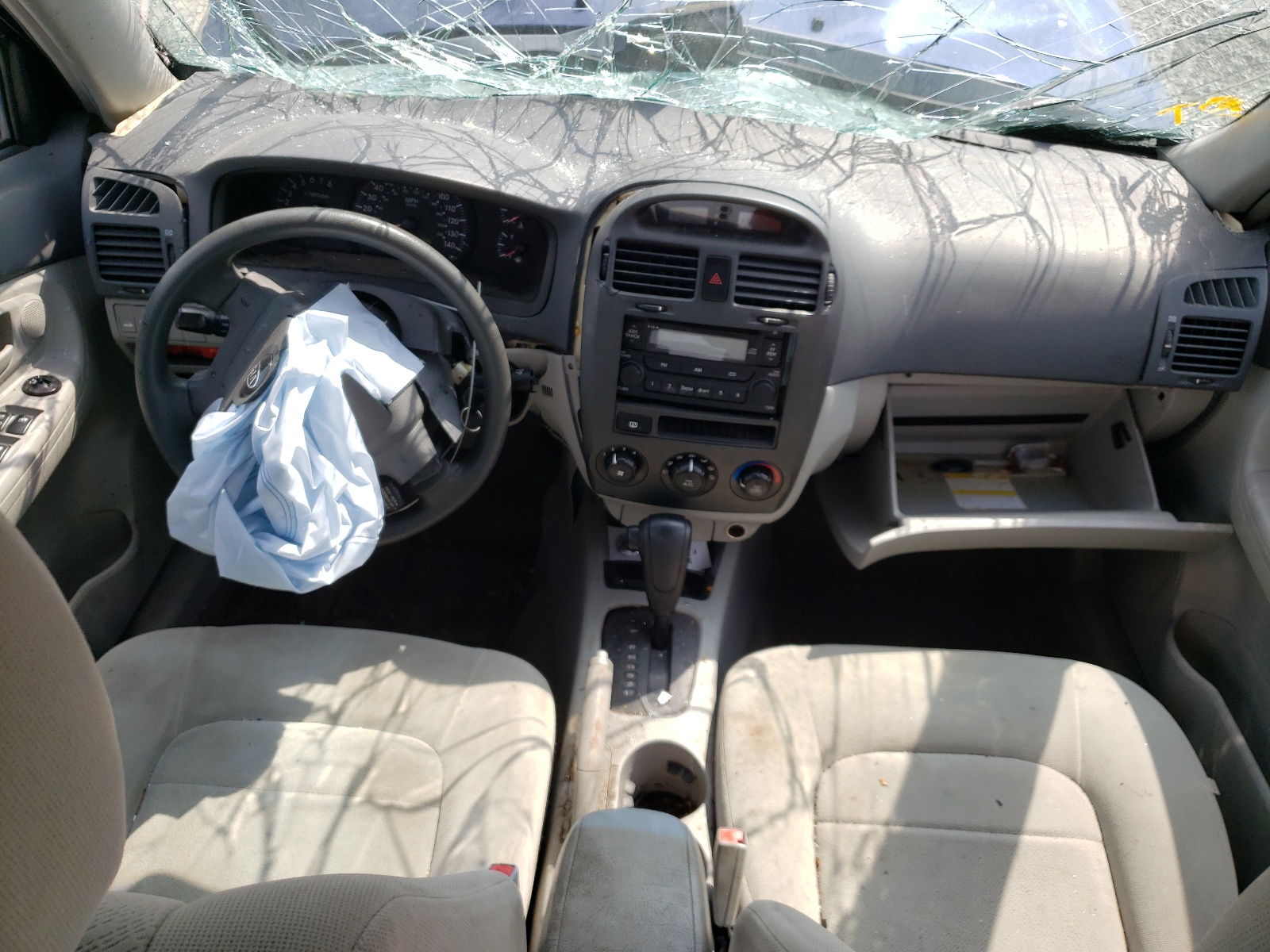Photo 9 from auction – 2006 KIA SPECTRA LX with VIN KNAFE121965367401