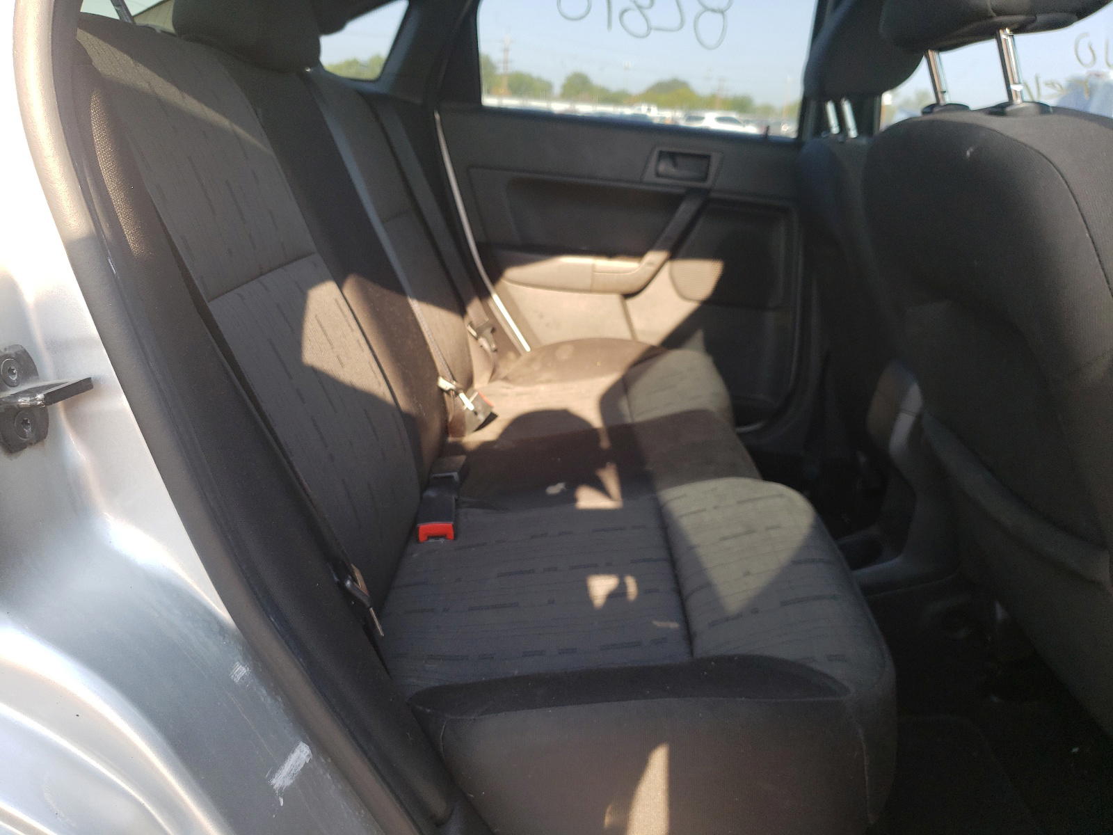 Photo 6 from auction – 2011 FORD FOCUS SE with VIN 1FAHP3FN2BW166299