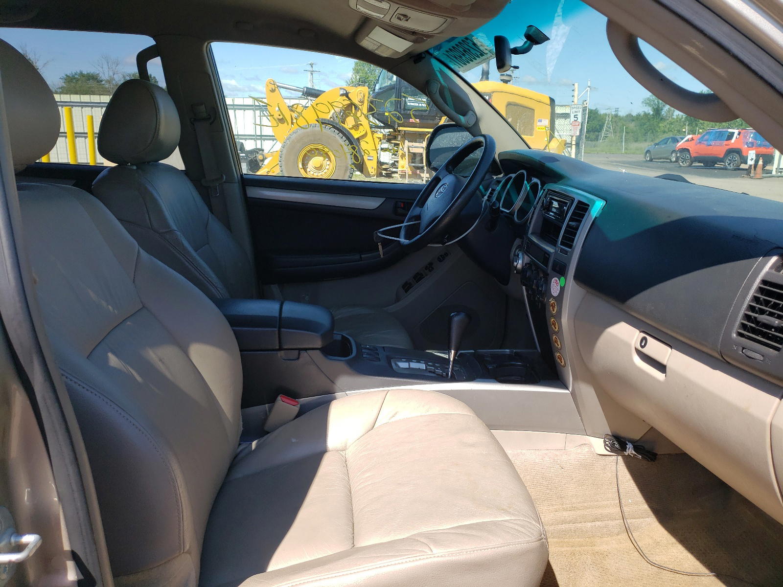 Photo 5 from auction – 2004 TOYOTA 4RUNNER SR with VIN JTEBU14R840024334