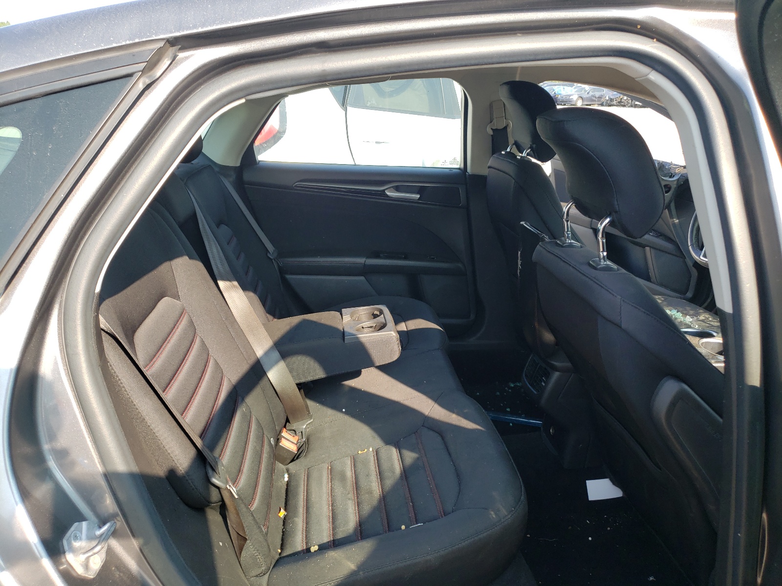Photo 6 from auction – 2014 FORD FUSION SE with VIN 3FA6P0HD7ER100946