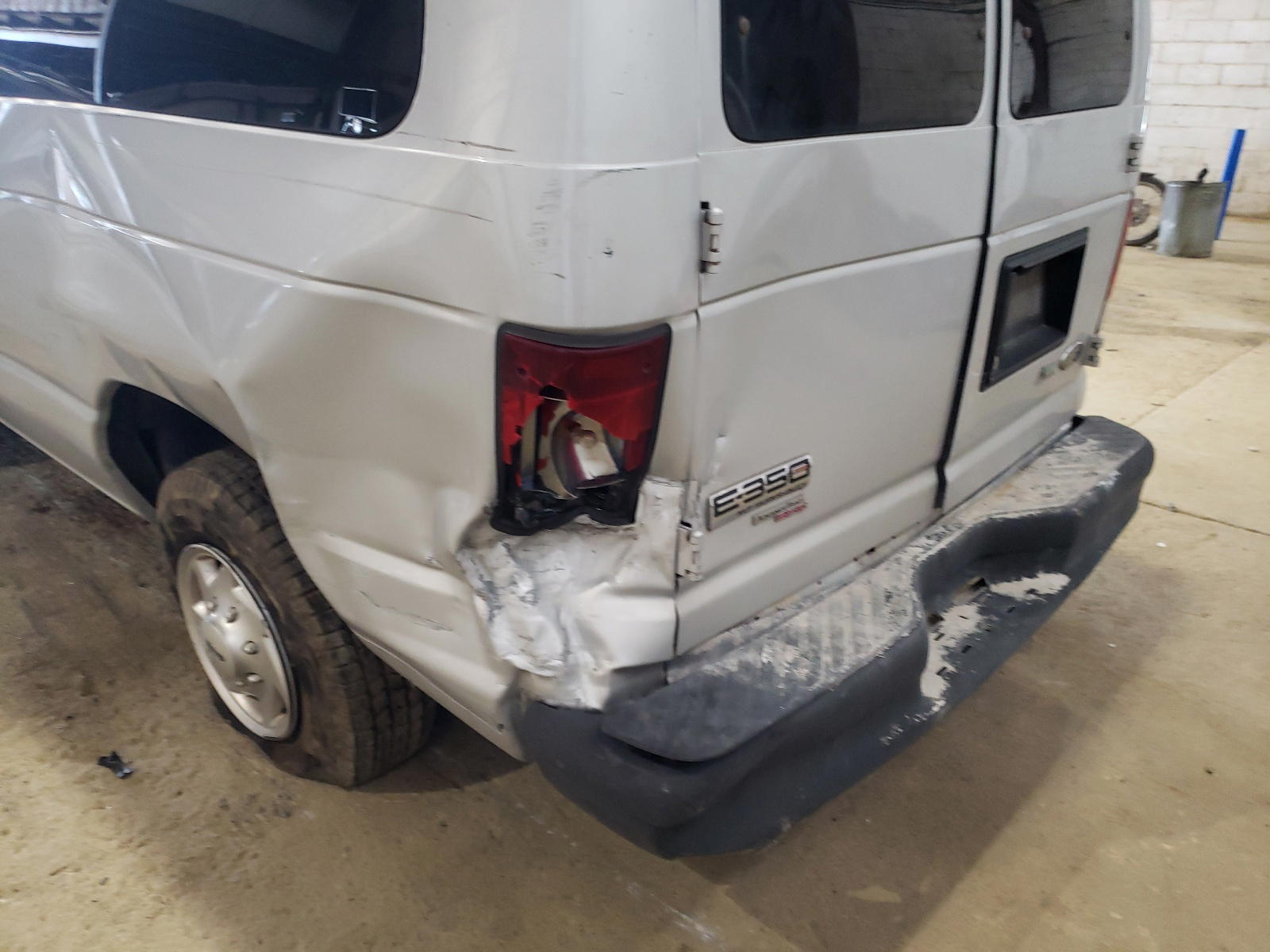 Photo 9 from auction – 2010 FORD ECONOLINE with VIN 1FBNE3BL2ADA88614