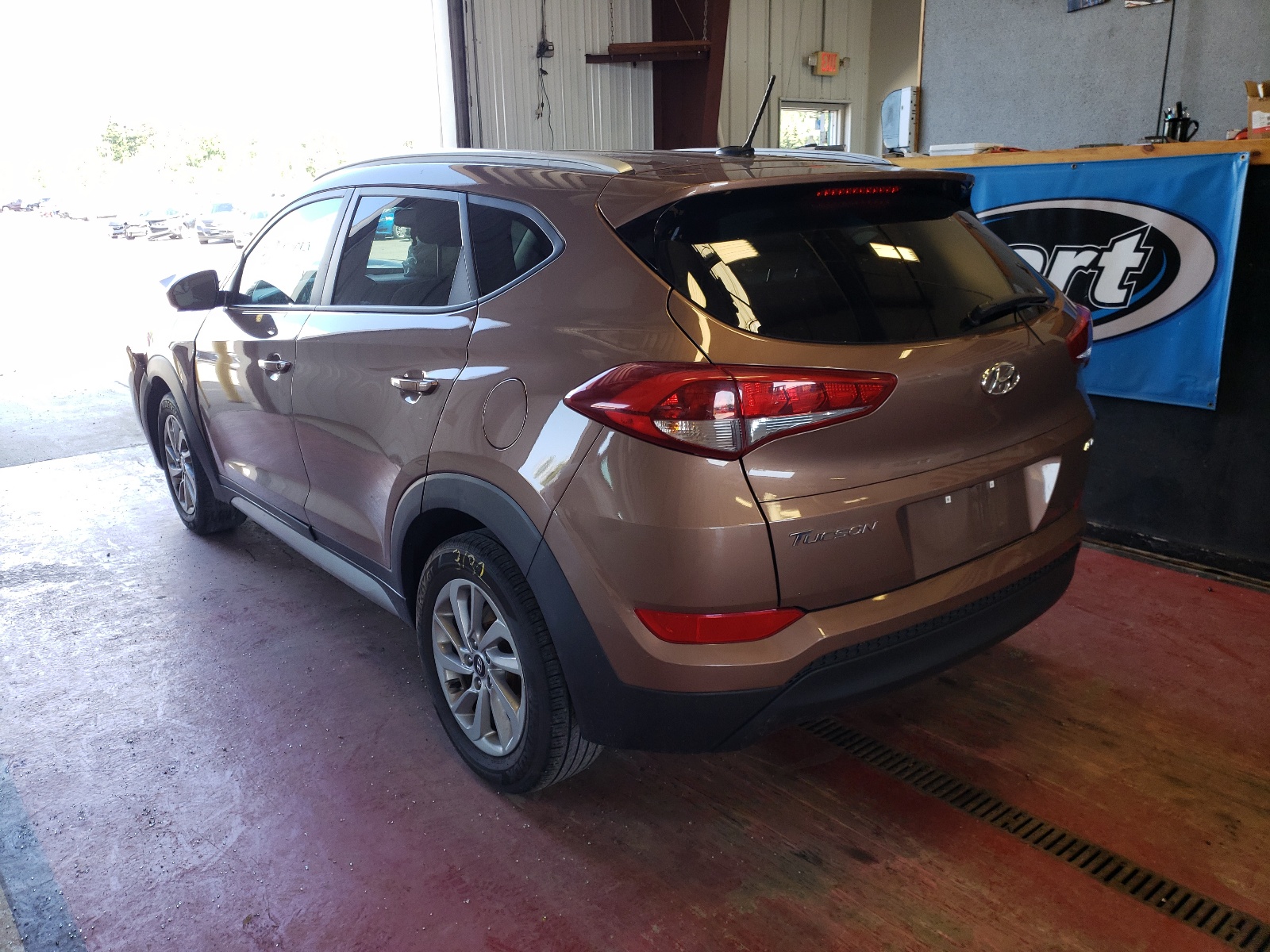 Photo 3 from auction – 2017 HYUNDAI TUCSON LIM with VIN KM8J3CA44HU278690