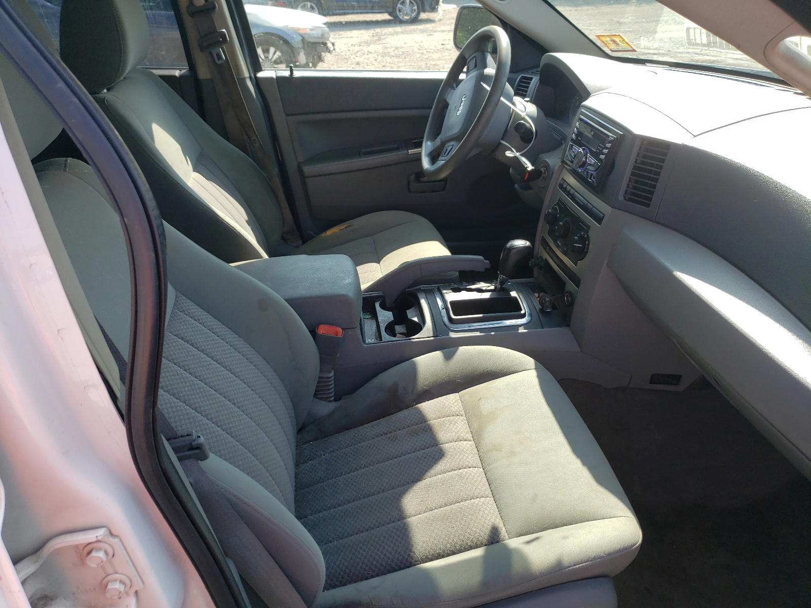 Photo 5 from auction – 2005 JEEP GRAND CHER with VIN 1J4GR48K75C647948