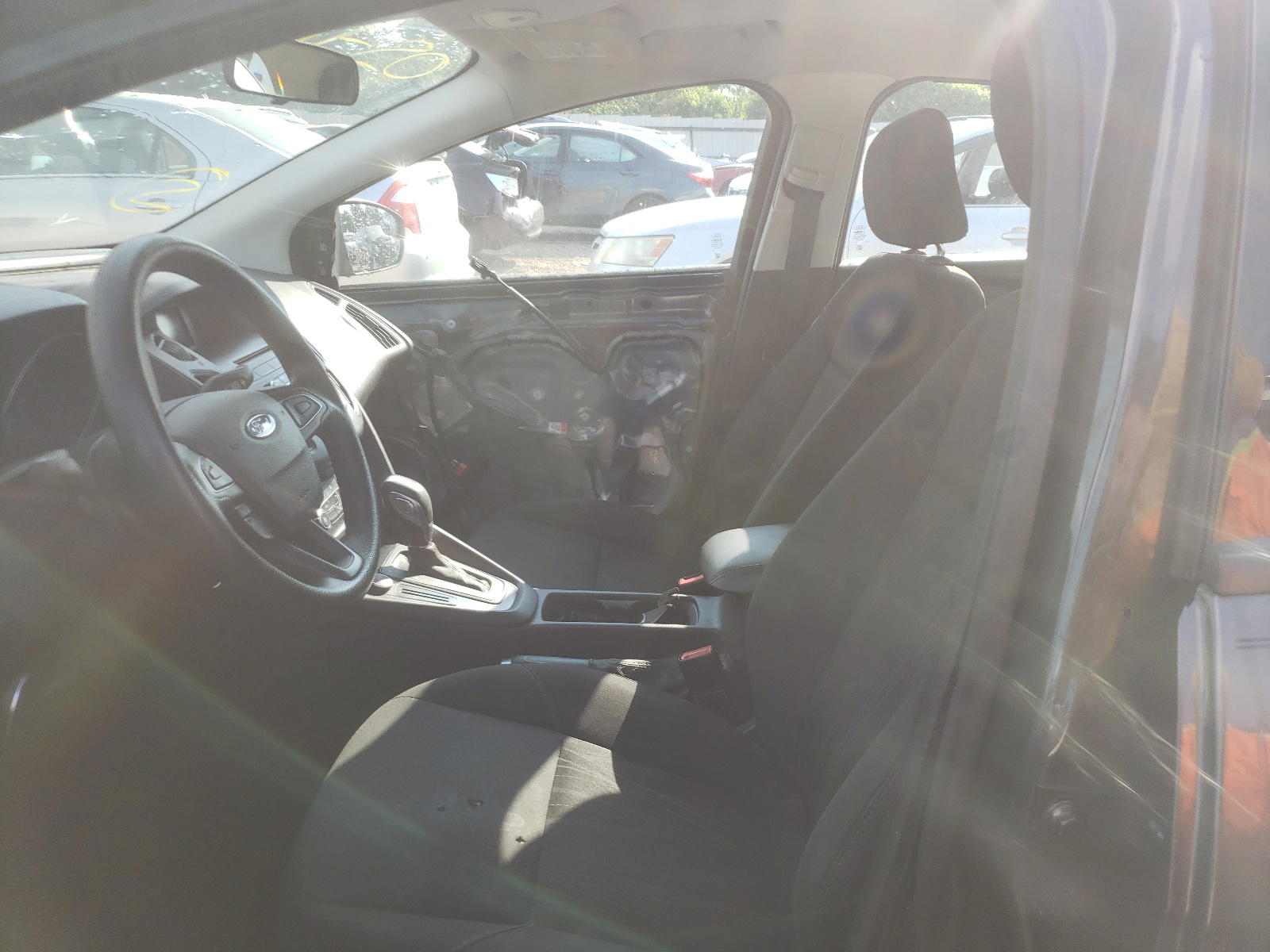 Photo 5 from auction – 2016 FORD FOCUS SE with VIN 1FADP3F29GL238144