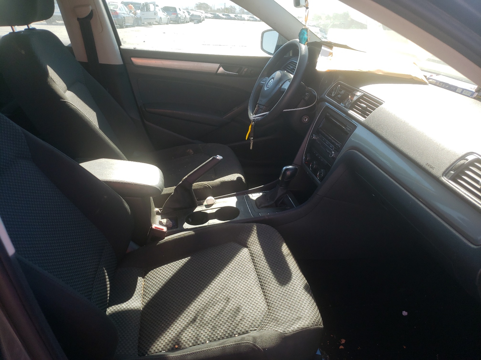Photo 5 from auction – 2014 VOLKSWAGEN PASSAT S with VIN 1VWAS7A32EC089864