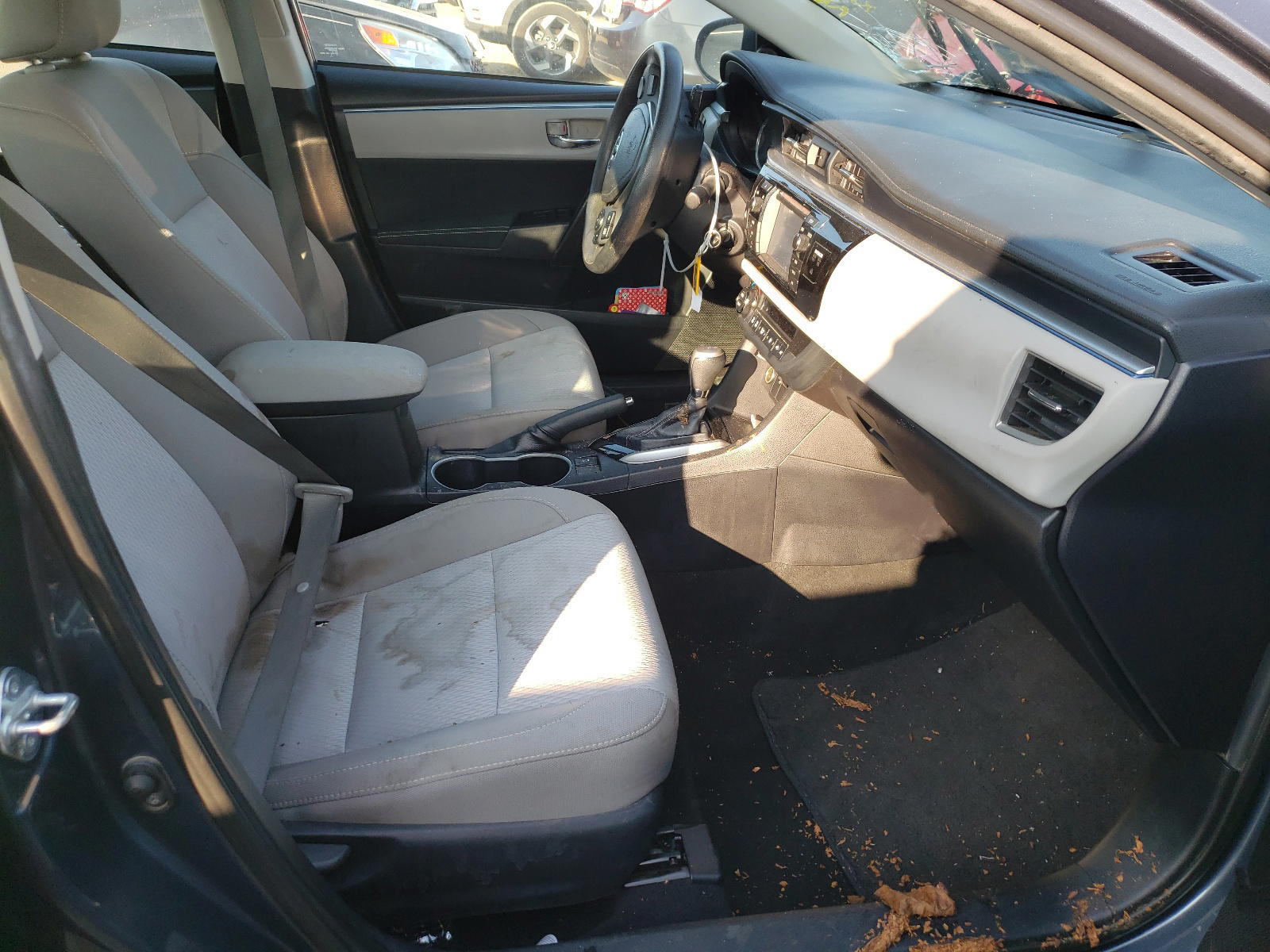 Photo 5 from auction – 2015 TOYOTA COROLLA L with VIN 2T1BURHE3FC438950