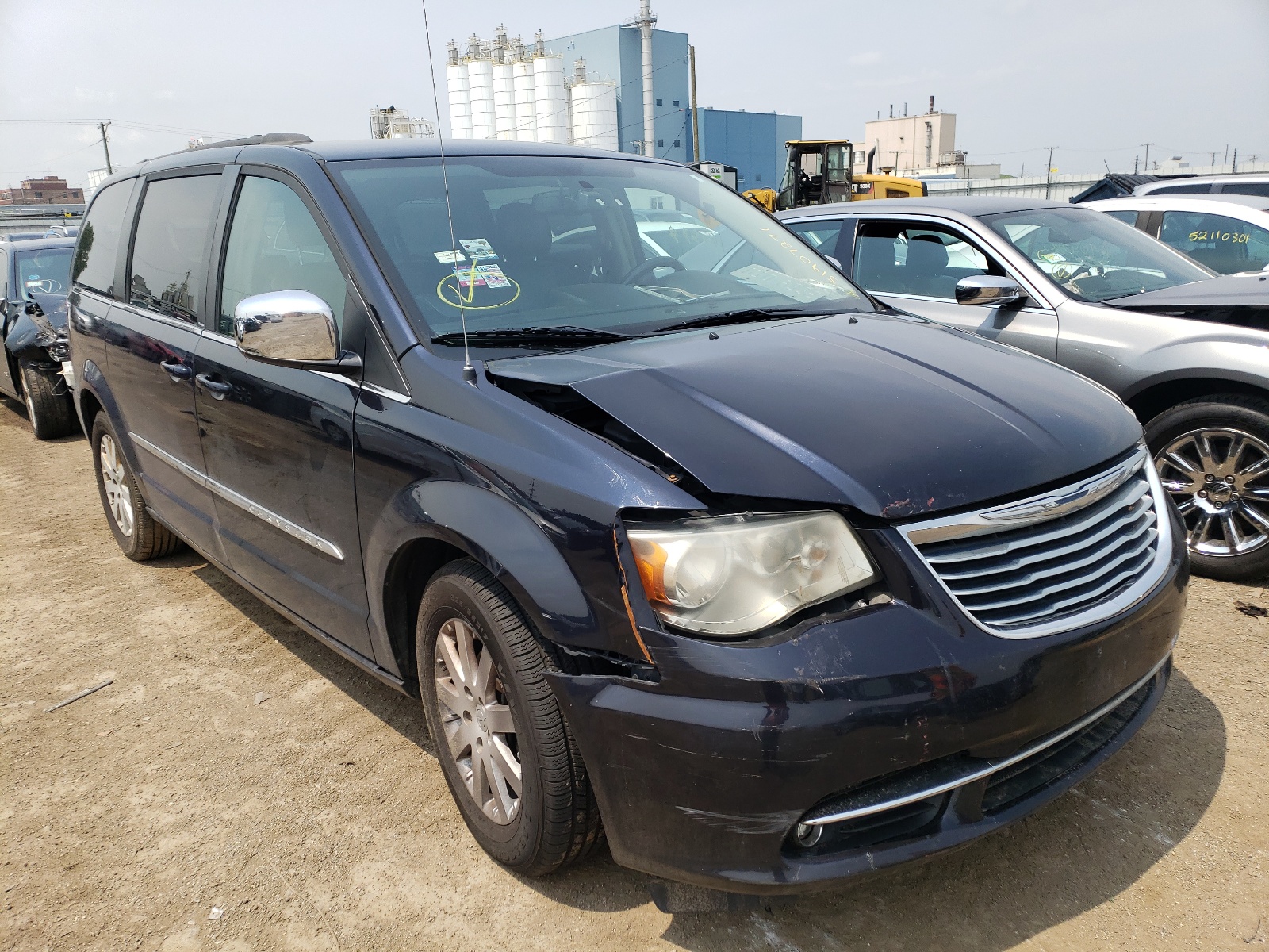 Photo 1 from auction – 2011 CHRYSLER TOWN & COU with VIN 2A4RR8DG0BR749421