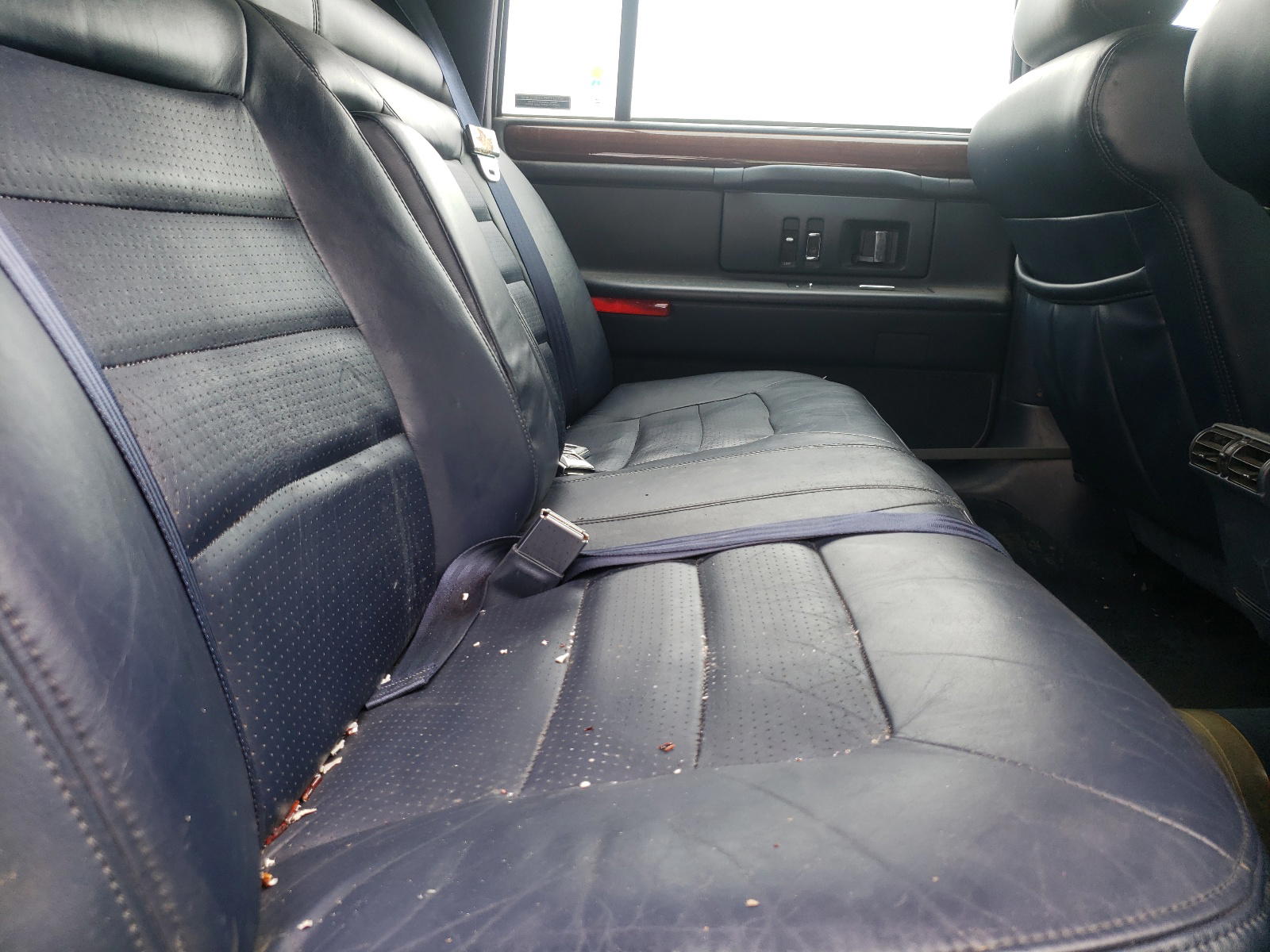 Photo 6 from auction – 1994 CADILLAC DEVILLE CO with VIN 1G6KF52Y4RU300303