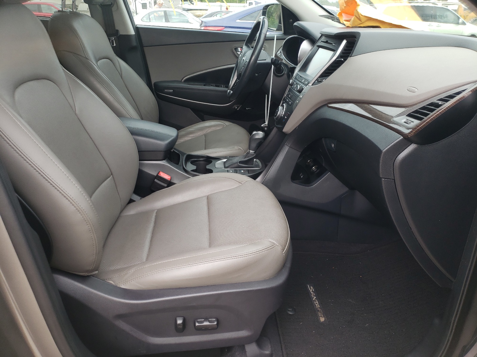 Photo 5 from auction – 2017 HYUNDAI SANTA FE S with VIN 5NMZU3LB6HH041657