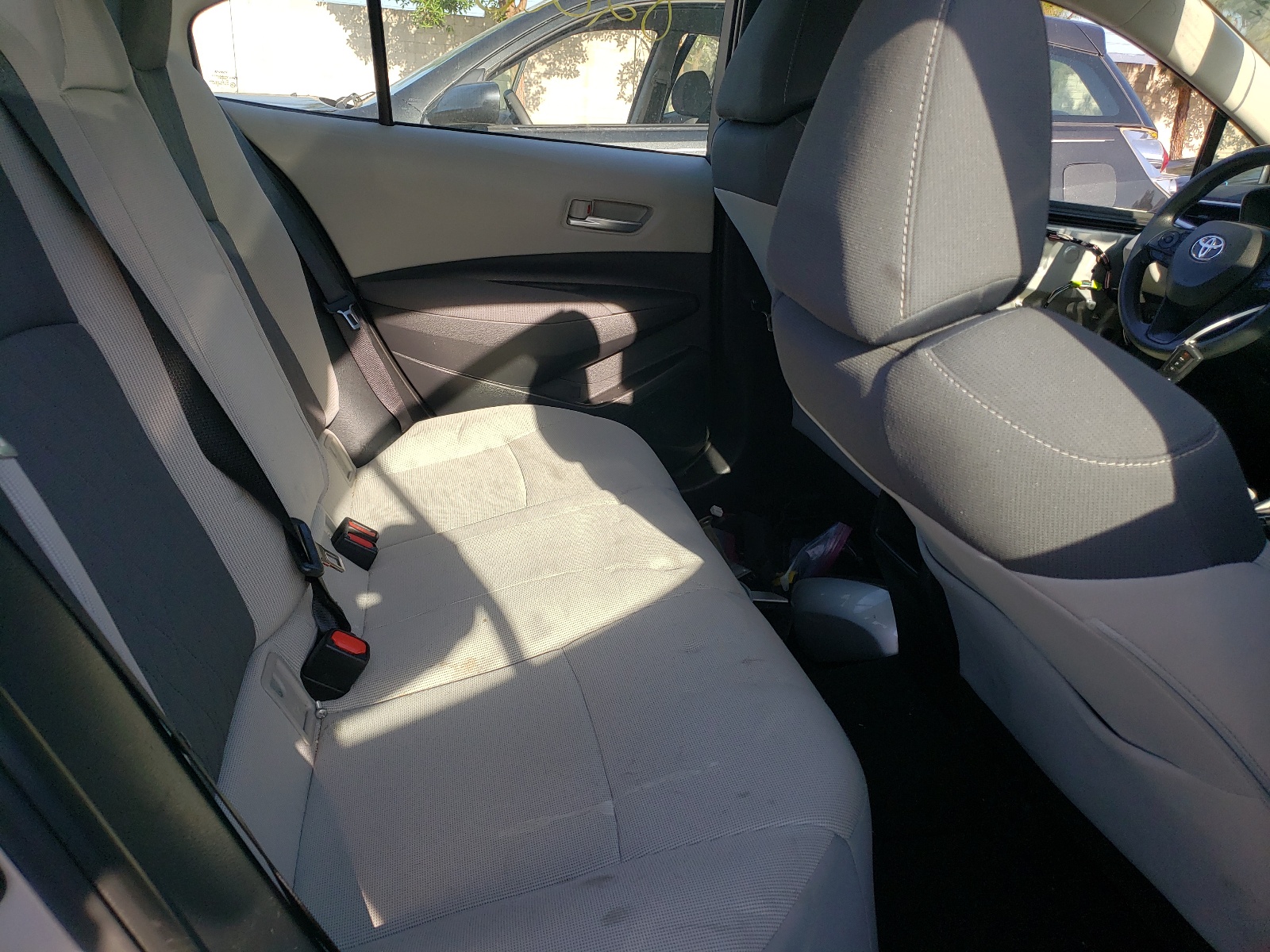 Photo 6 from auction – 2020 TOYOTA COROLLA LE with VIN 5YFEPRAE0LP073671