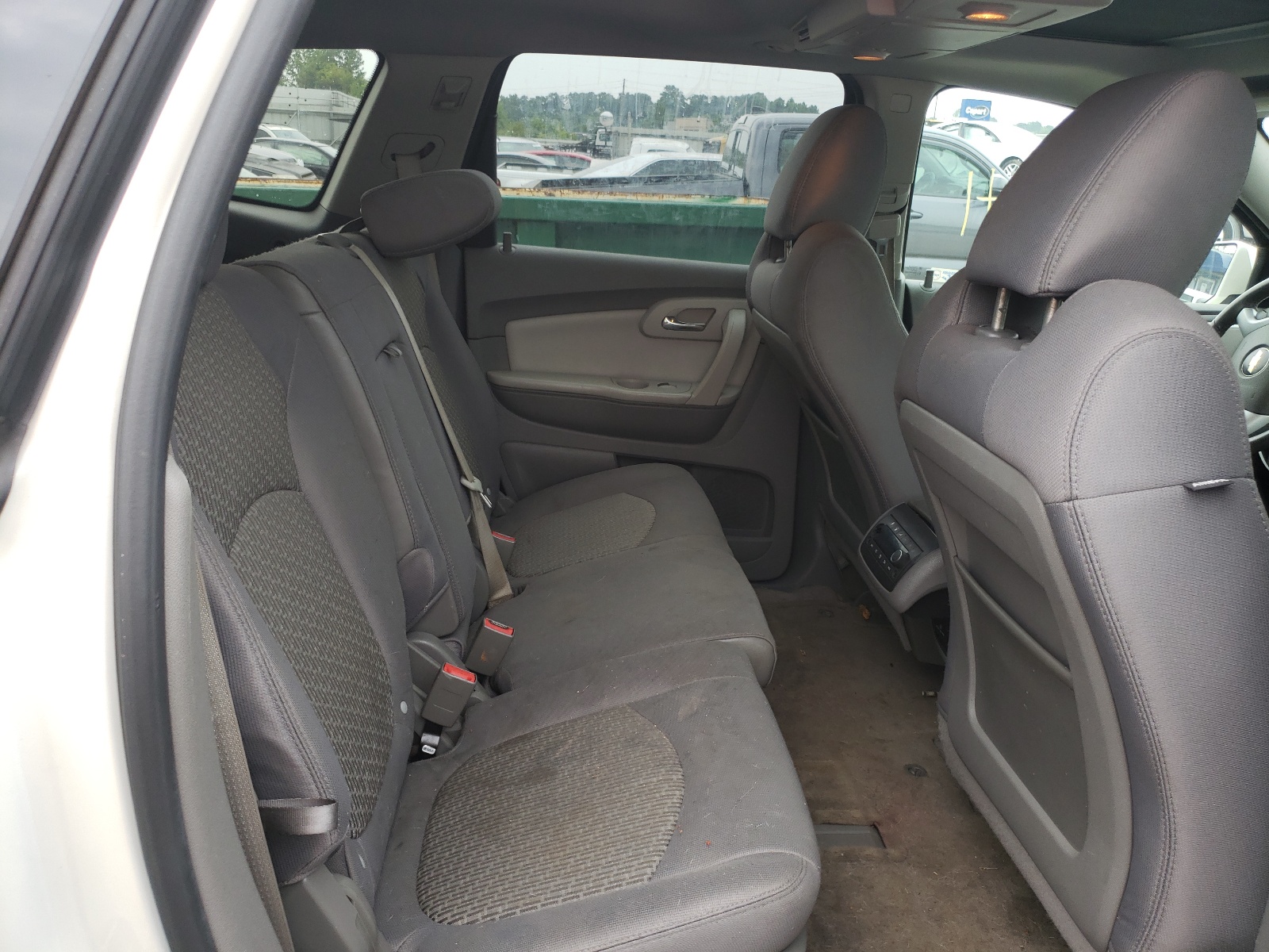 Photo 6 from auction – 2011 CHEVROLET TRAVERSE L with VIN 1GNKRGEDXBJ259117