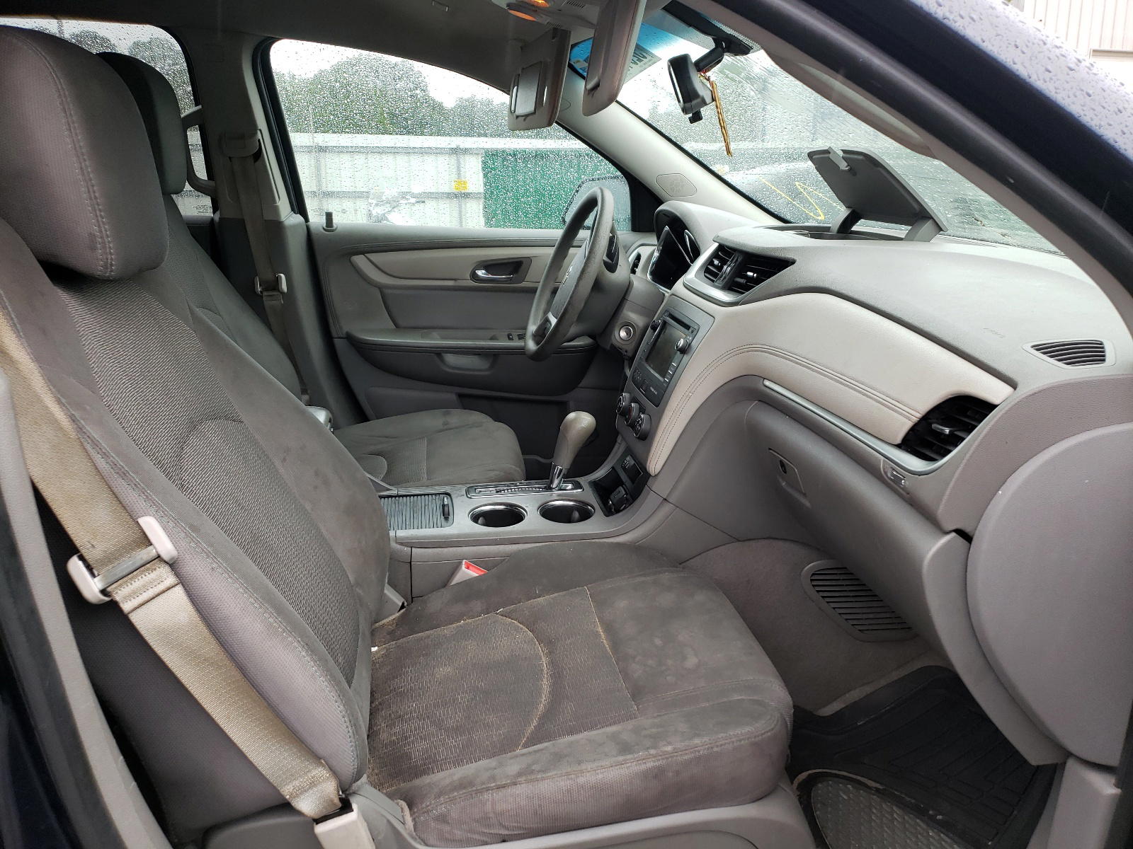 Photo 5 from auction – 2016 CHEVROLET TRAVERSE L with VIN 1GNKRFED6GJ301882