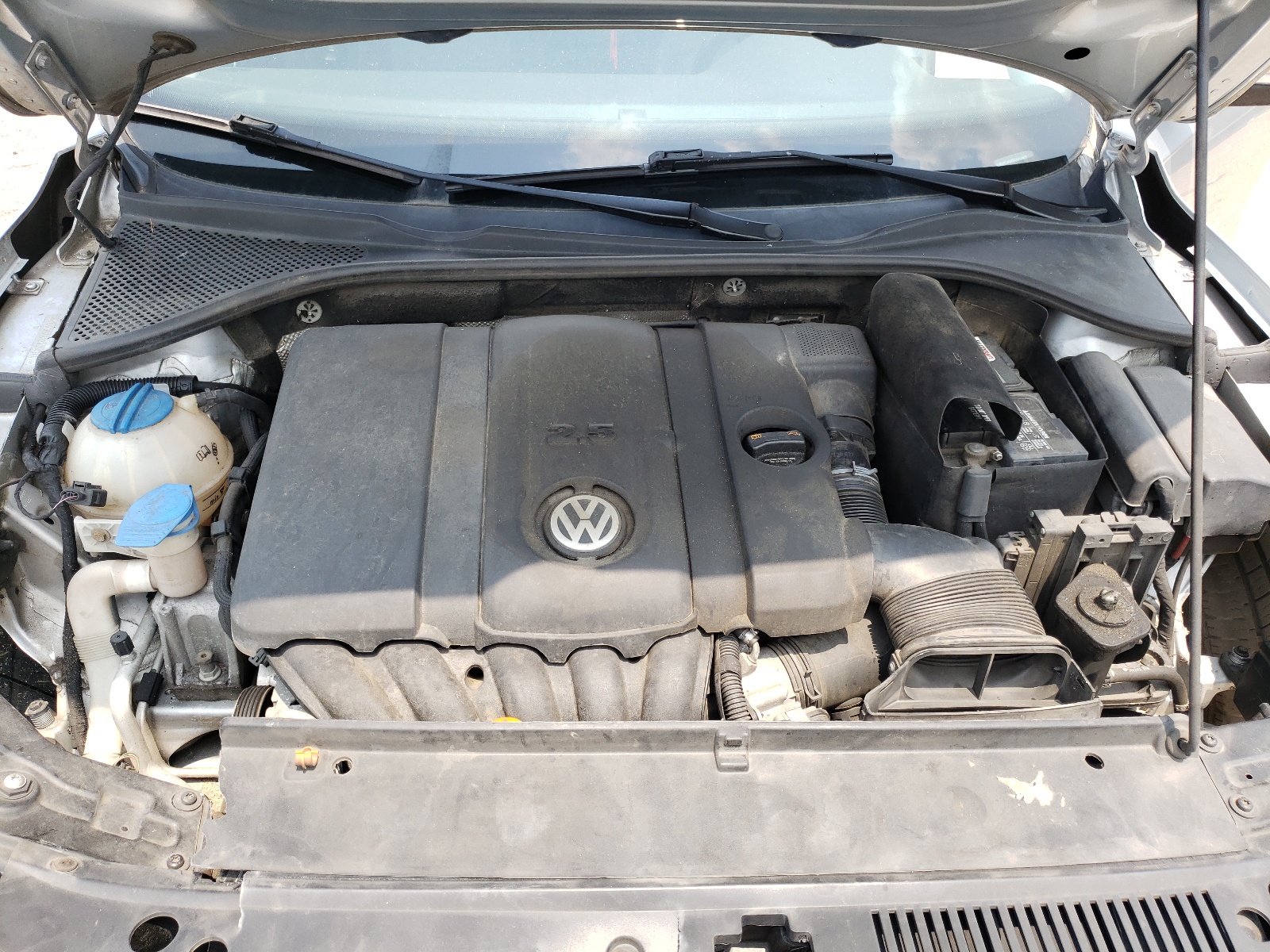 Photo 7 from auction – 2013 VOLKSWAGEN PASSAT SE with VIN 1VWBP7A32DC043441