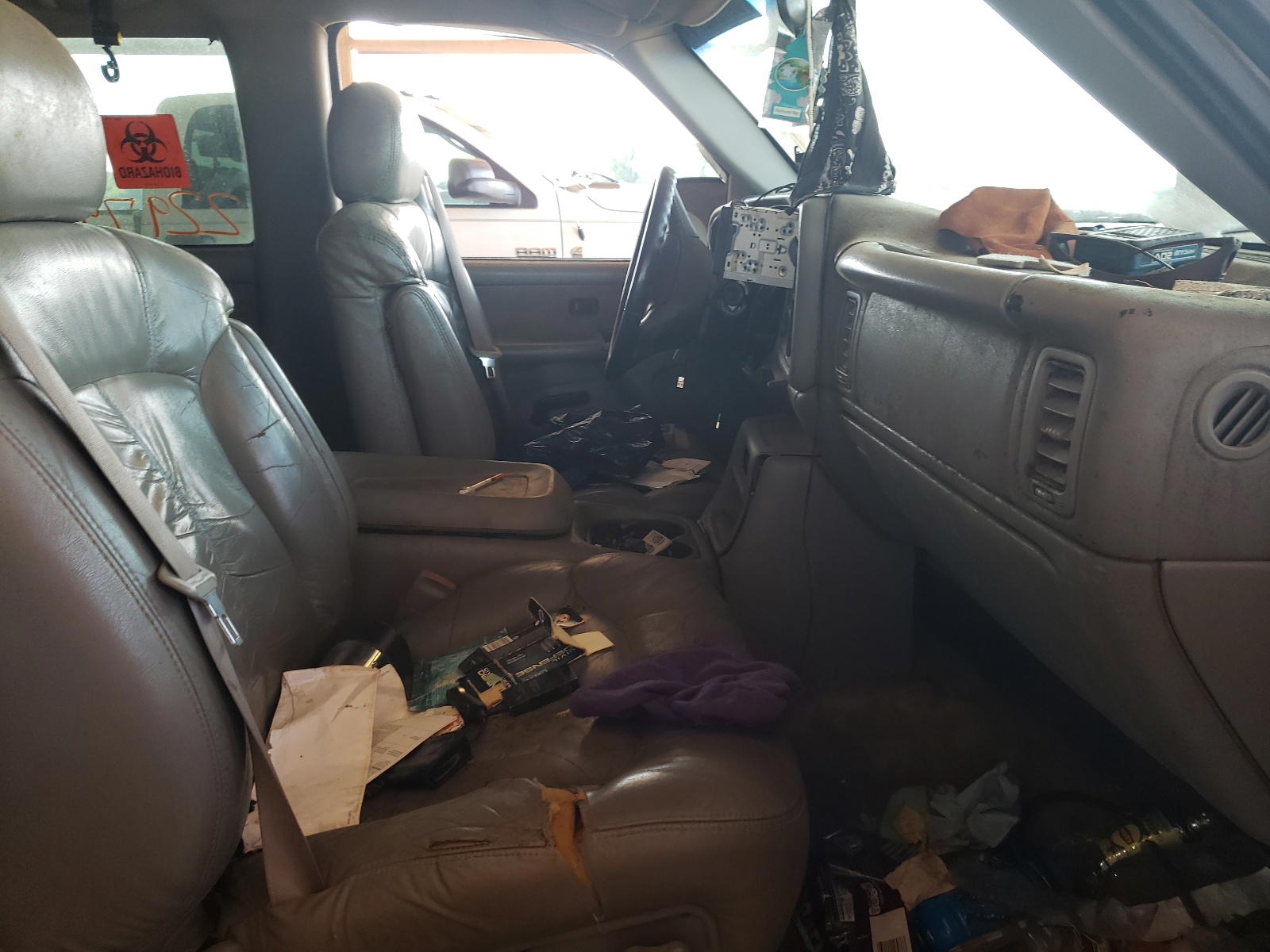 Photo 5 from auction – 1999 CHEVROLET SILVERADO with VIN 1GCEK19V4XE210862