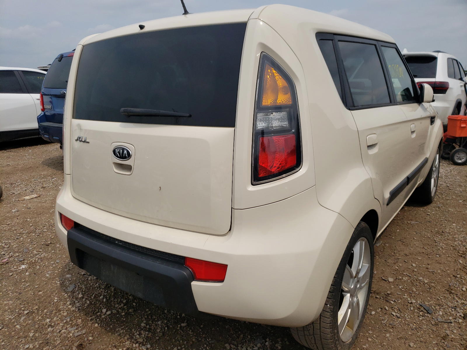 Photo 4 from auction – 2010 KIA SOUL + with VIN KNDJT2A20A7045892