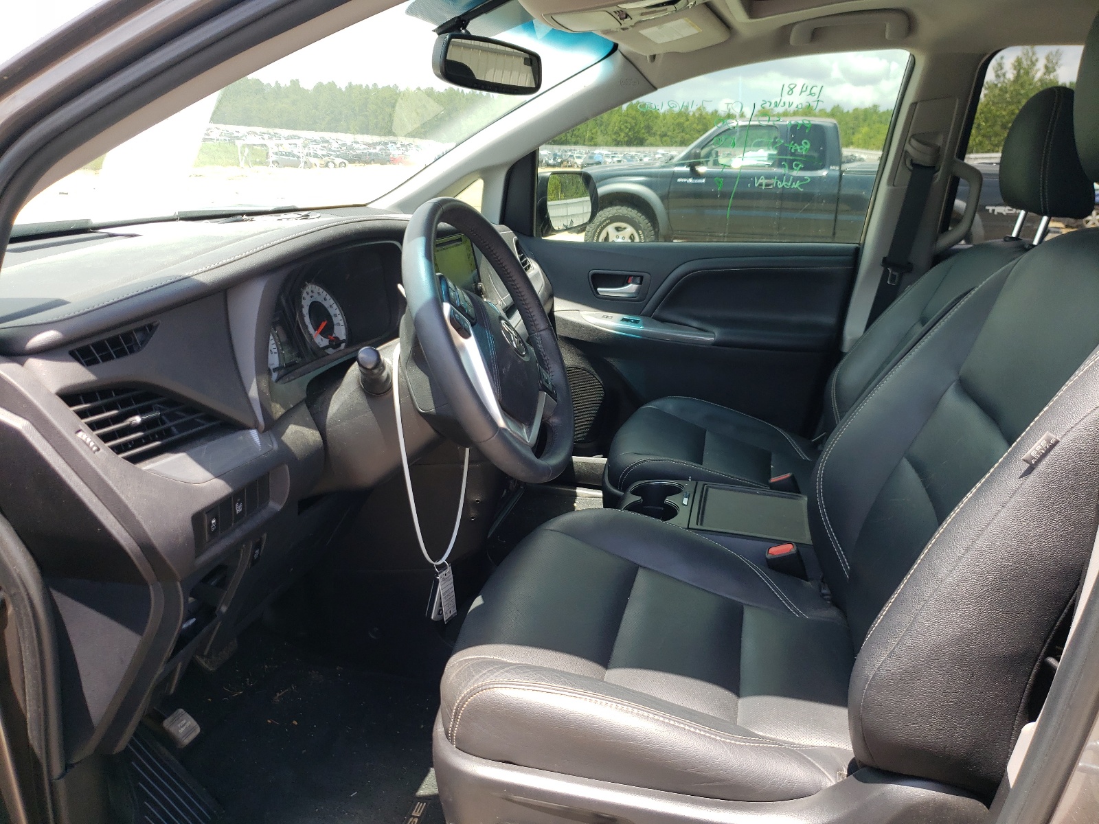 Photo 5 from auction – 2016 TOYOTA SIENNA SE with VIN 5TDXK3DC9GS762541